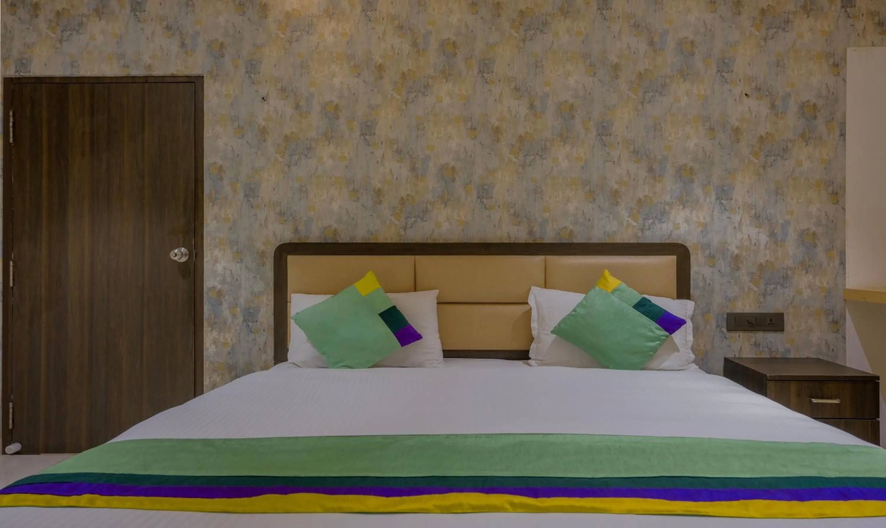 Bed in Treebo Su Casa Grand