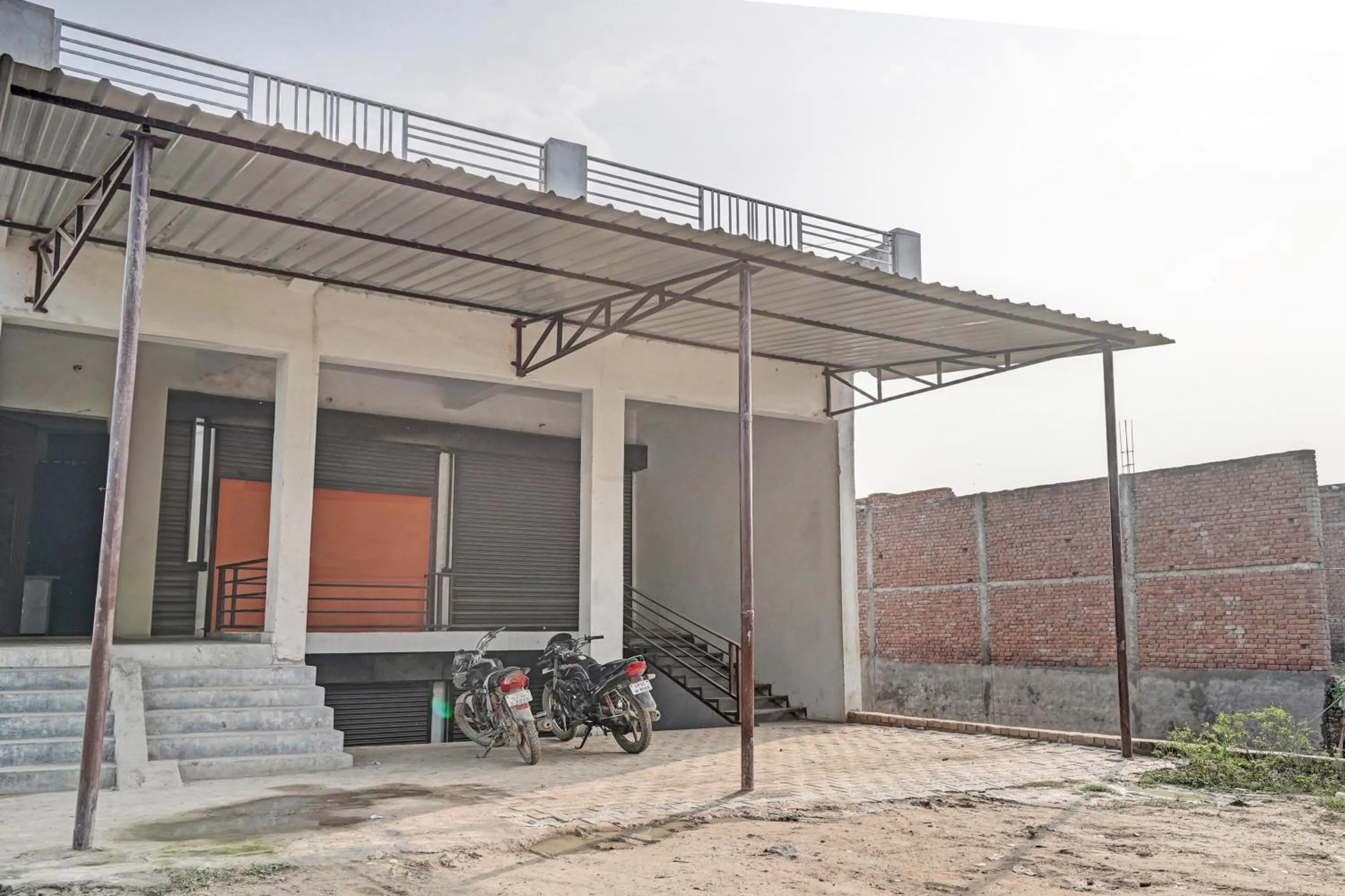 Facade/entrance in Hotel O by OYO Rudhra