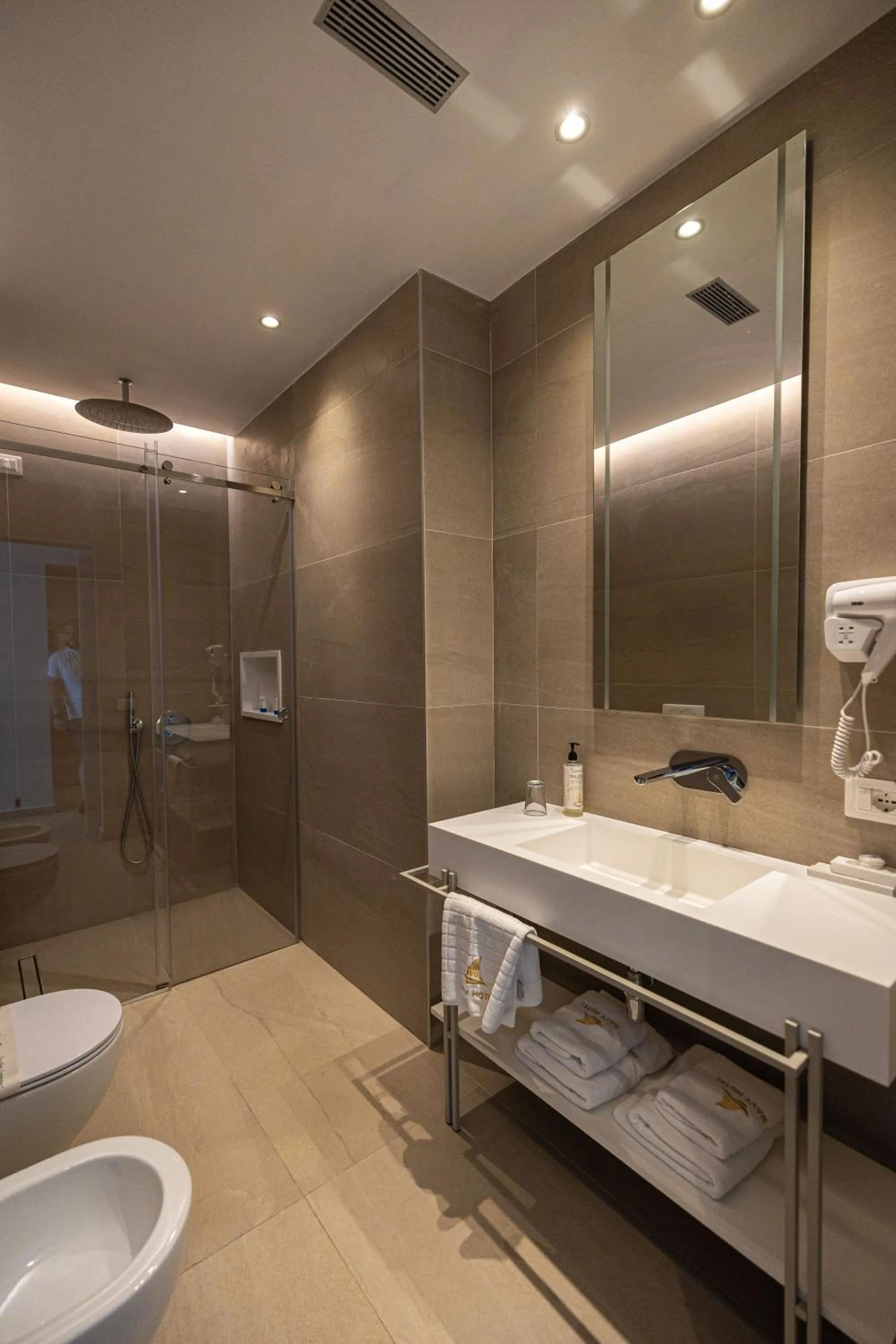 Bathroom in Navy Hotel