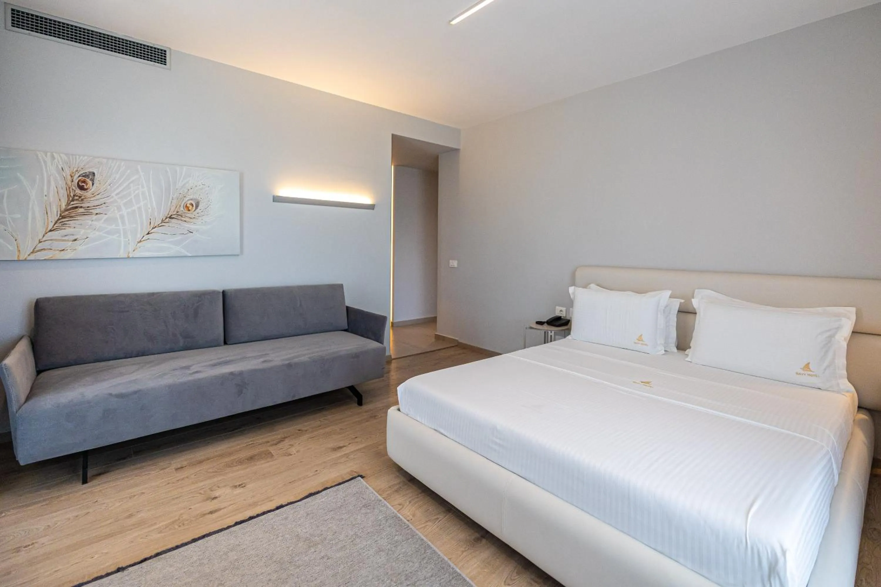 Photo of the whole room, Bed in Navy Hotel