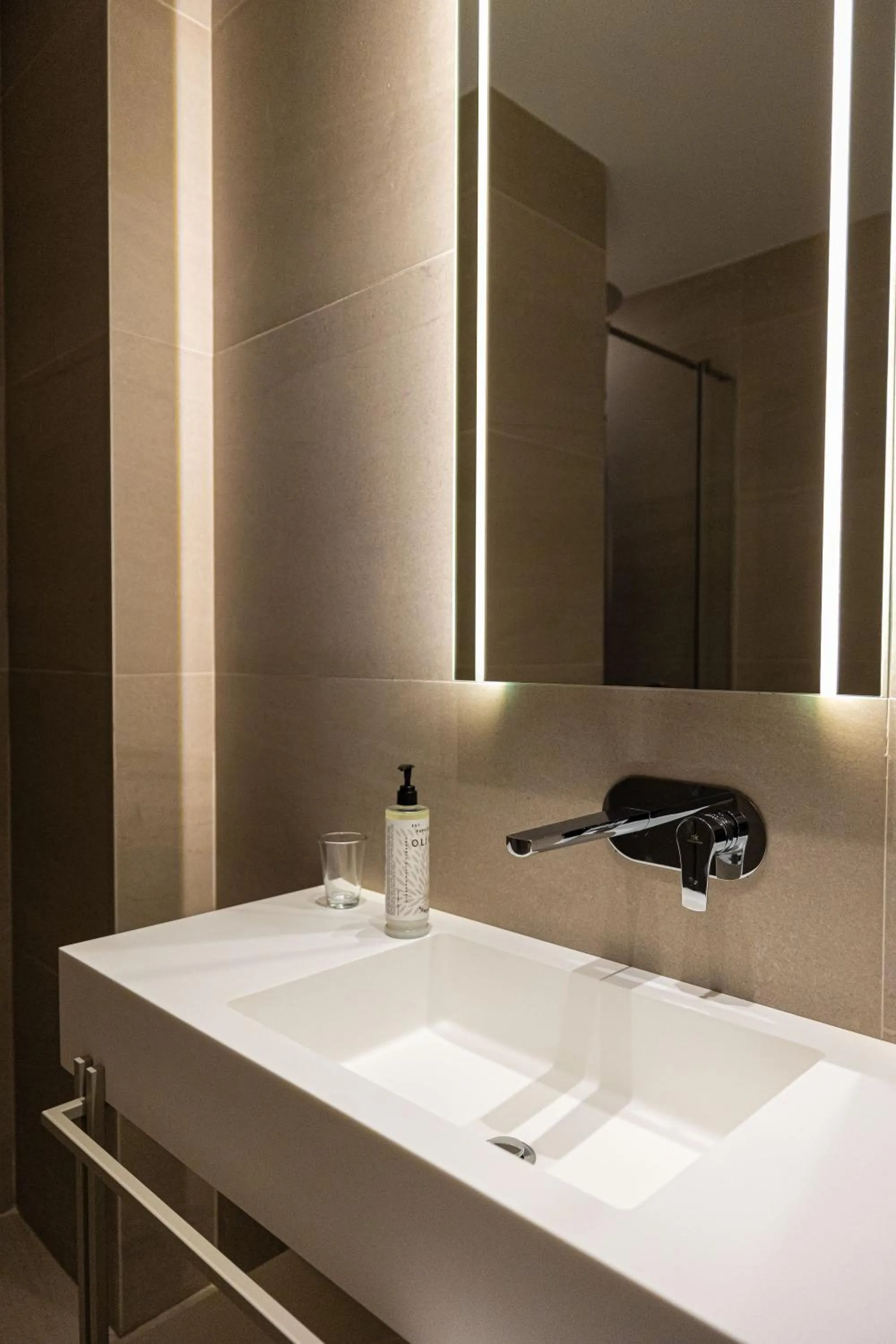 Toilet in Navy Hotel