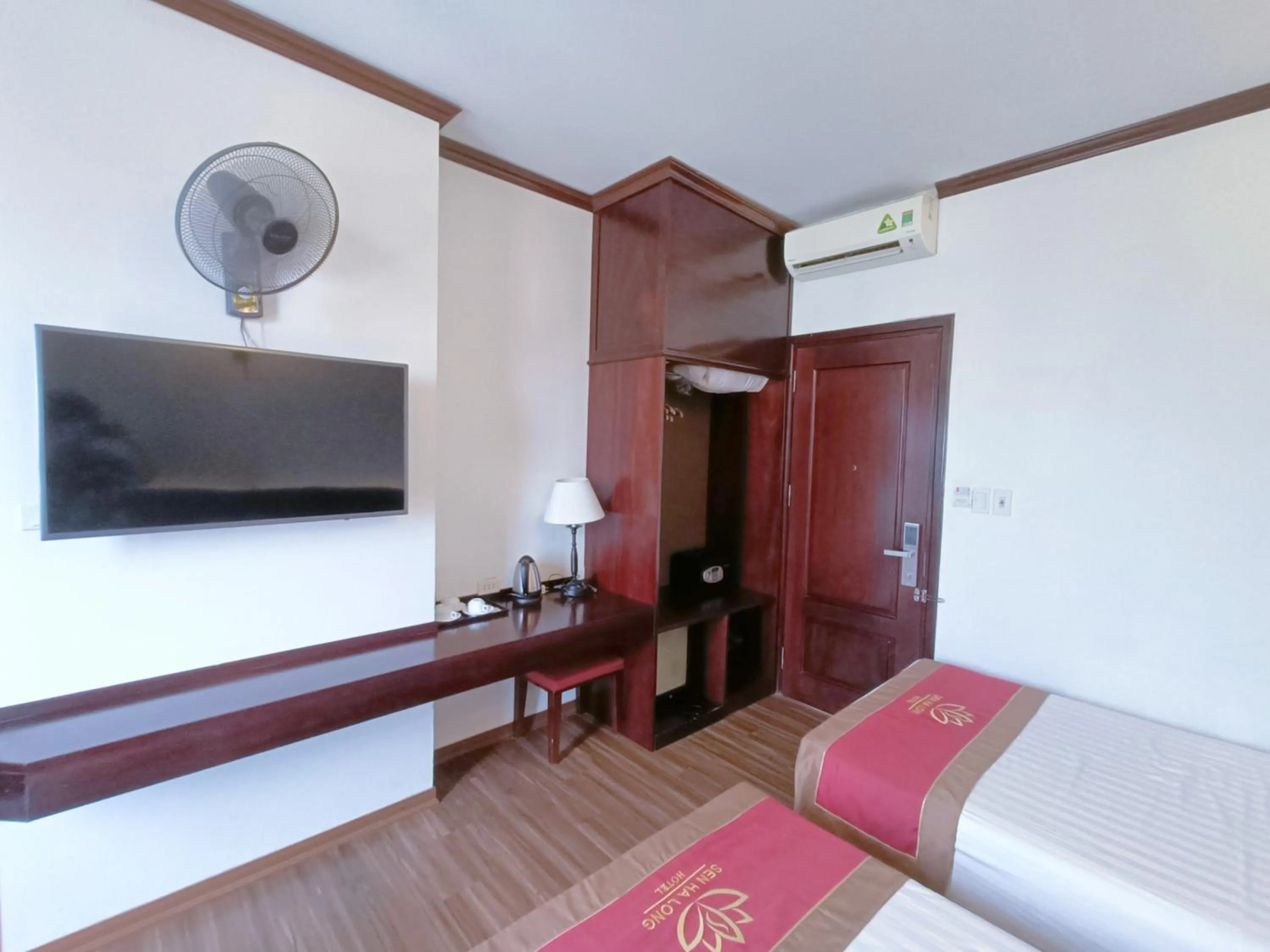 Photo of the whole room, Bed in Sen Hotel Hạ Long