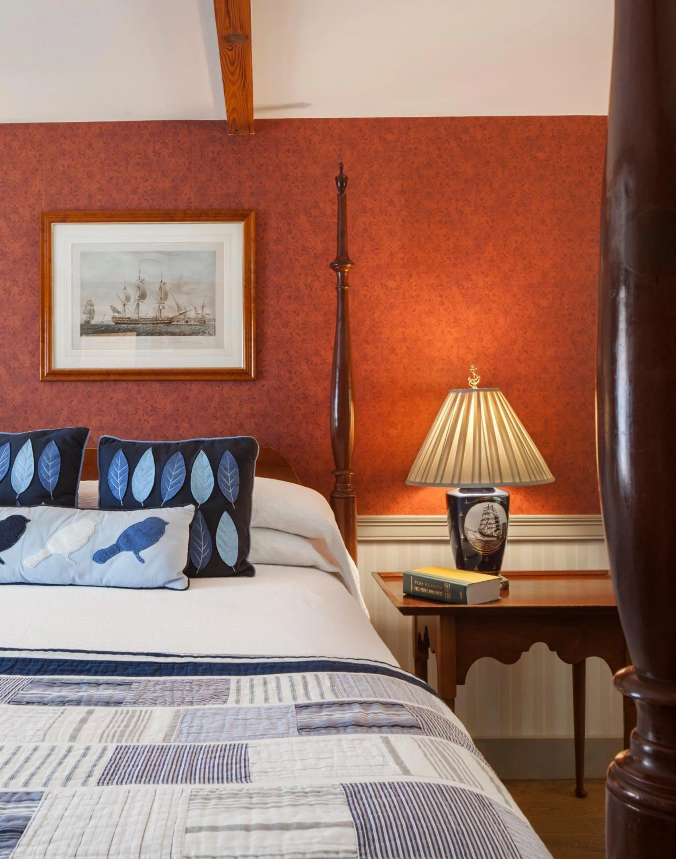 Bed in Captain's House Inn