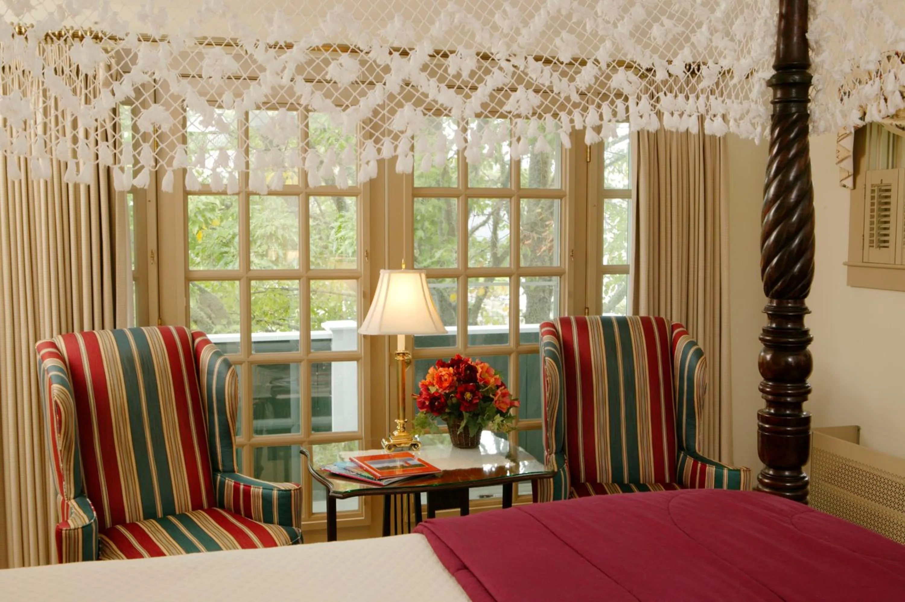 Decorative detail, Bed in Captain's House Inn