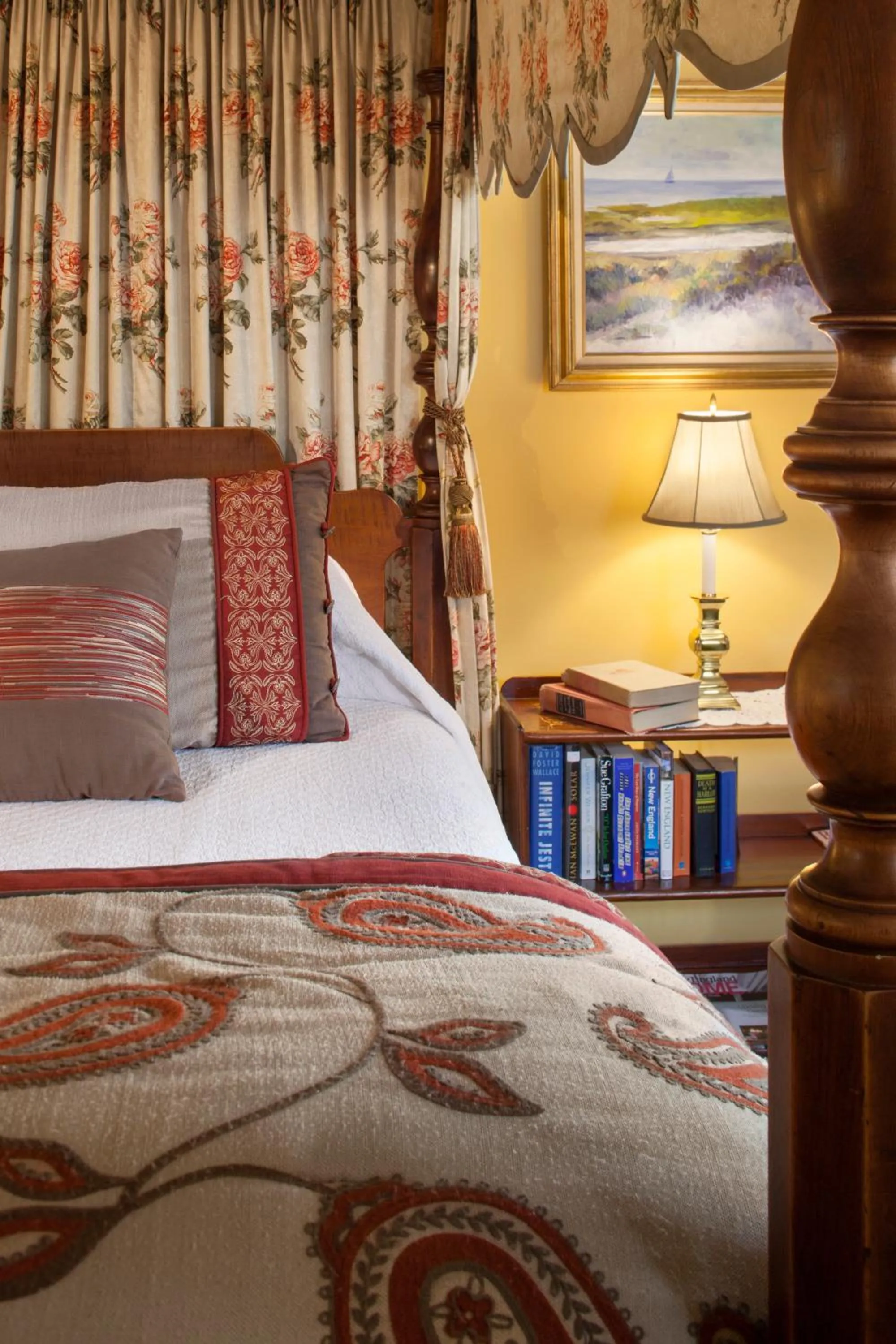 Decorative detail, Bed in Captain's House Inn
