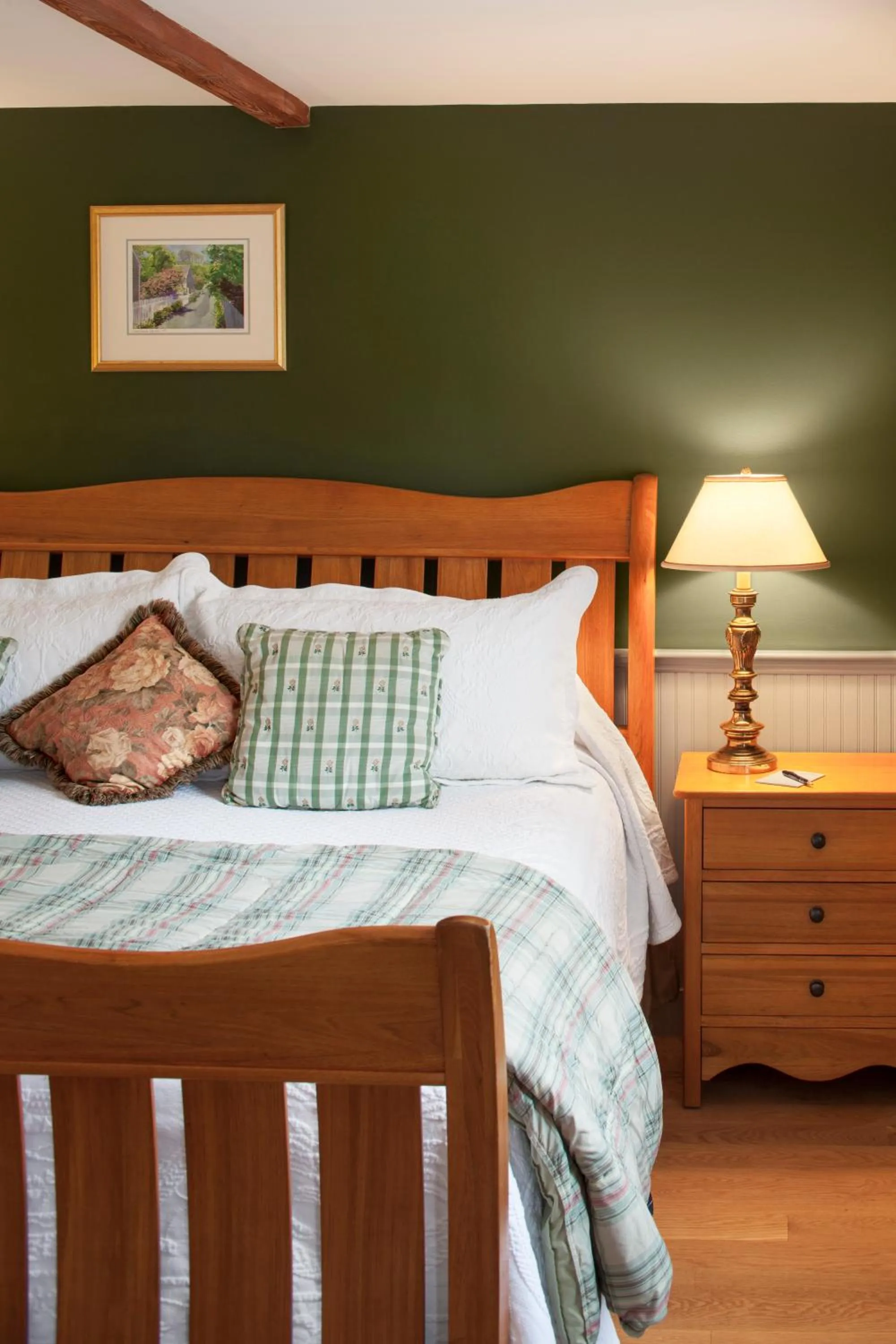 Decorative detail, Bed in Captain's House Inn