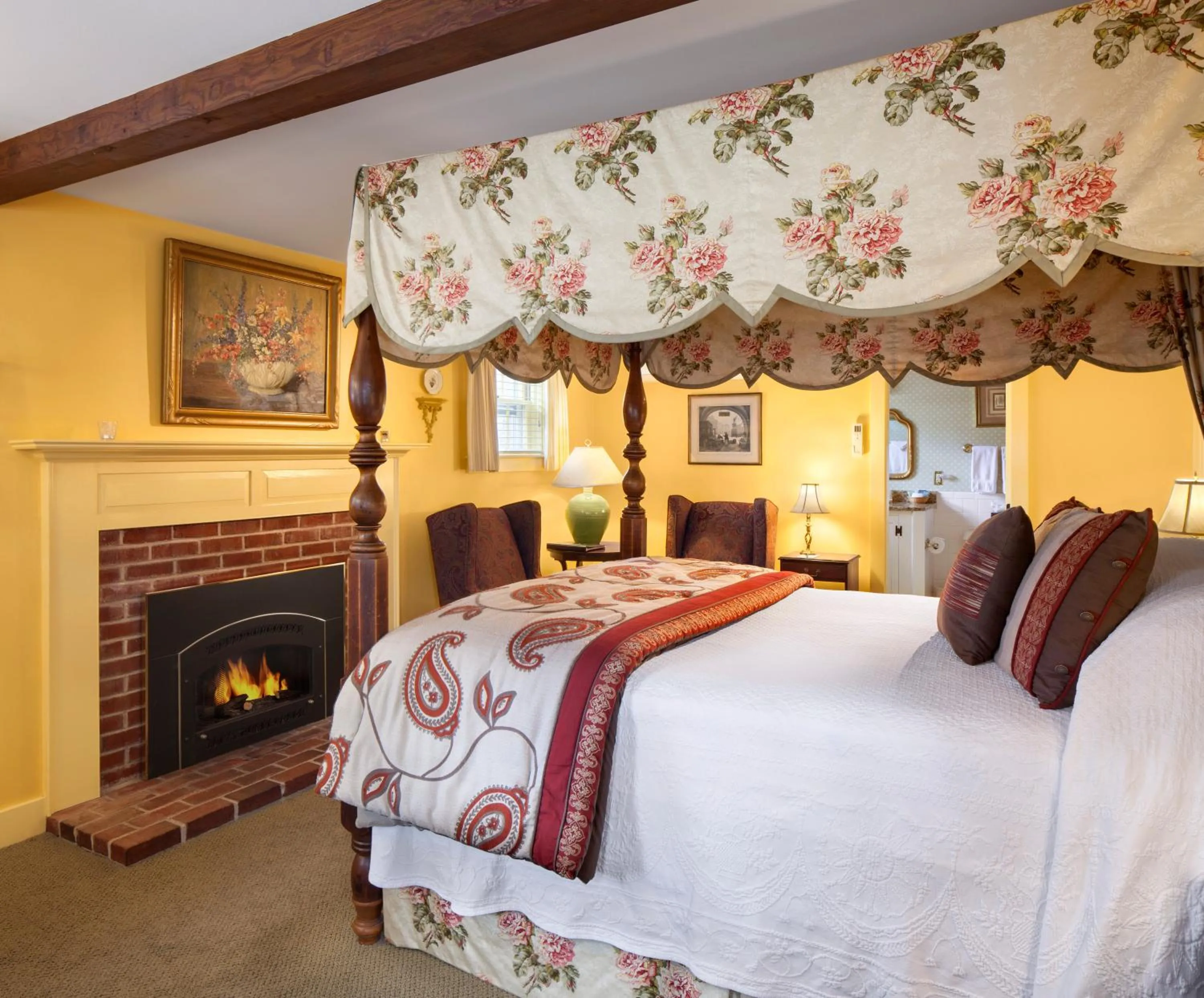 Bed in Captain's House Inn