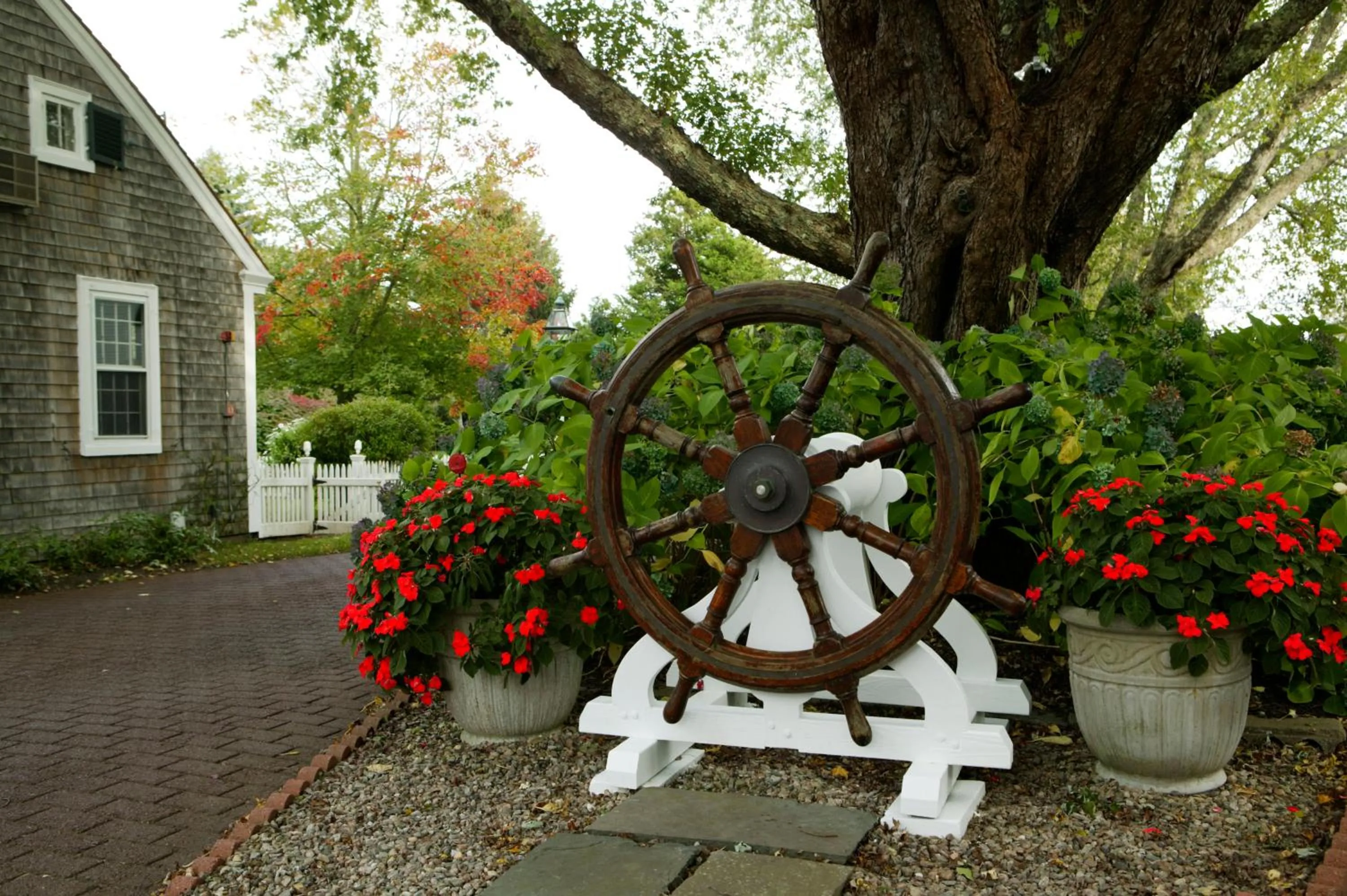 Decorative detail in Captain's House Inn