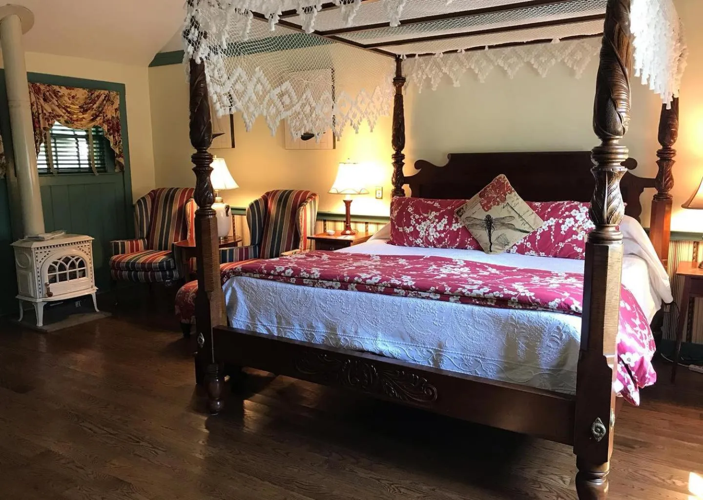 Bedroom, Bed in Captain's House Inn