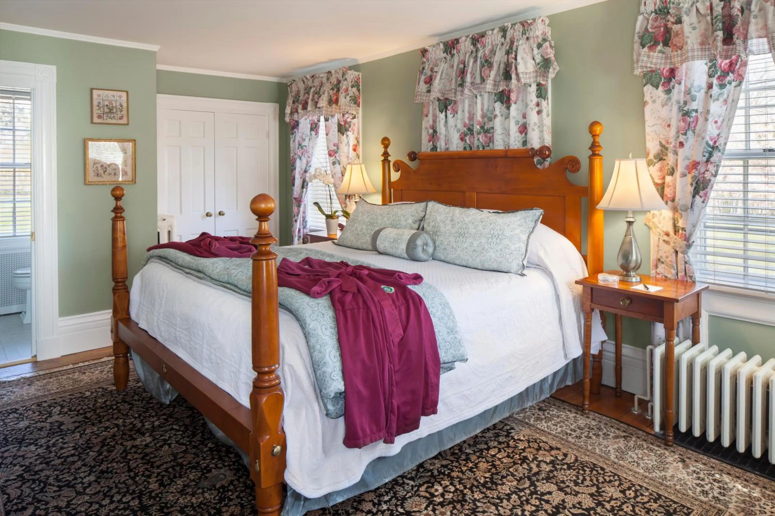 Bedroom, Bed in Captain's House Inn