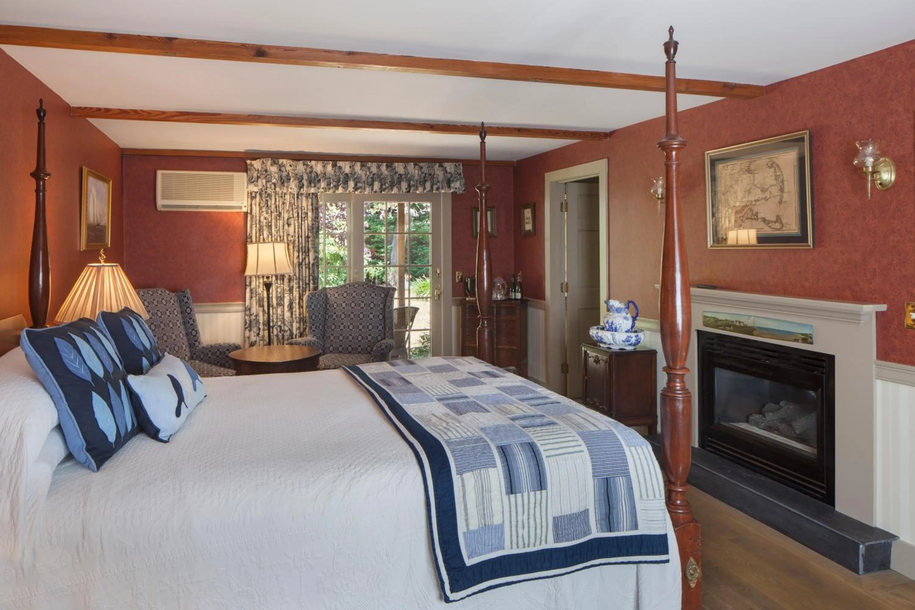 Photo of the whole room, Bed in Captain's House Inn