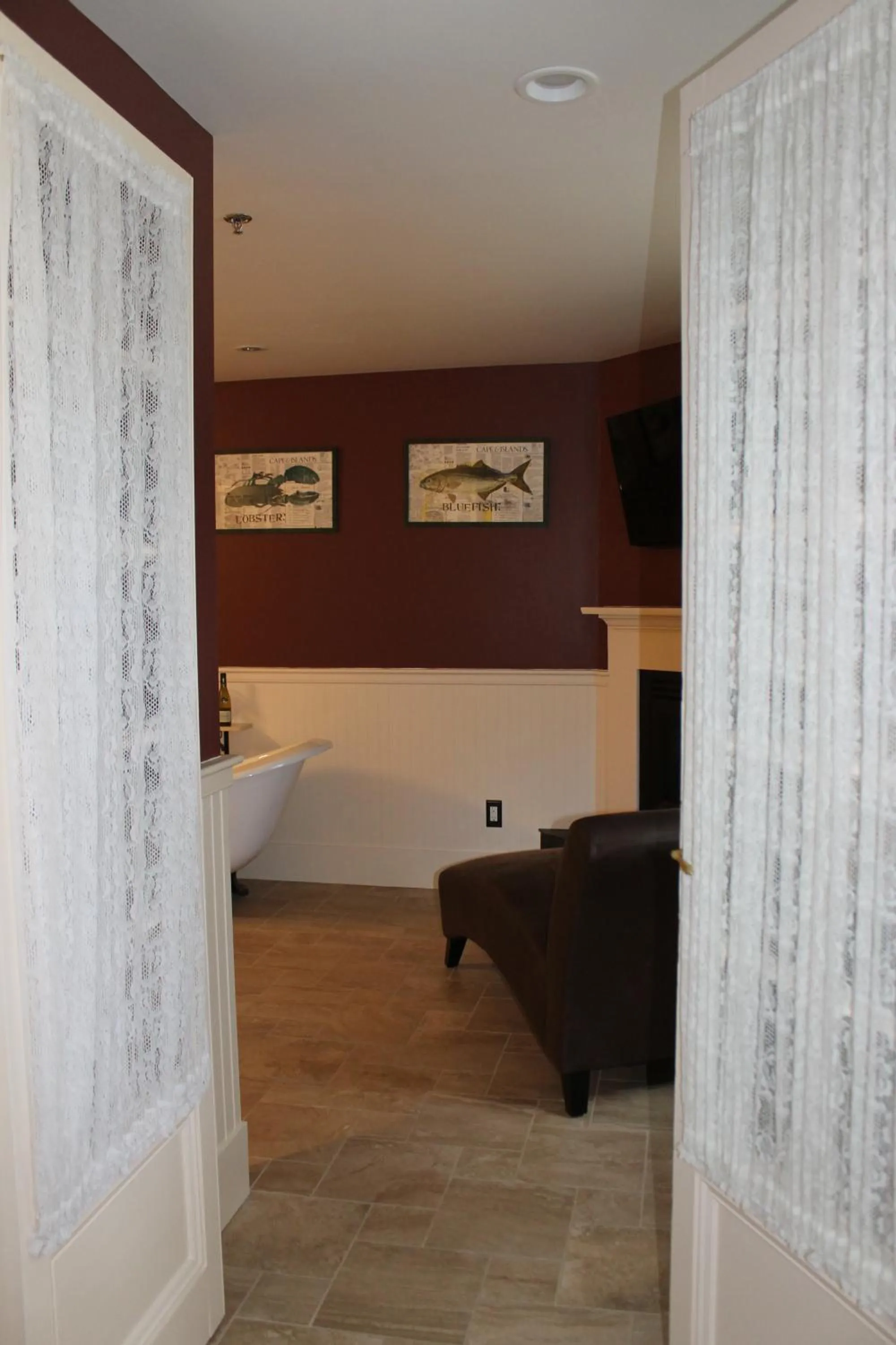 Bathroom, Bed in Captain's House Inn