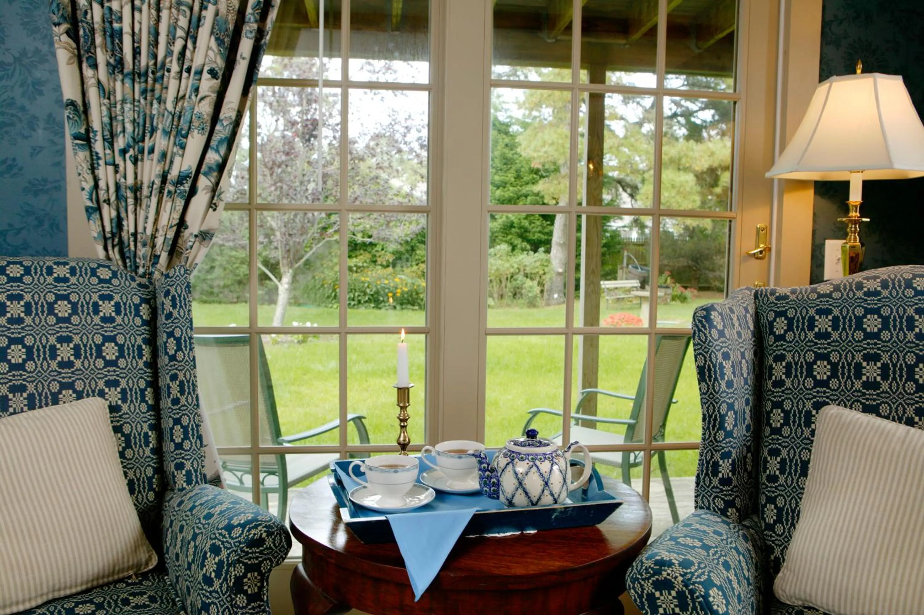 Seating area in Captain's House Inn