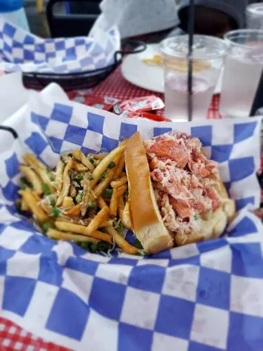 Restaurant/places to eat in Captain's House Inn