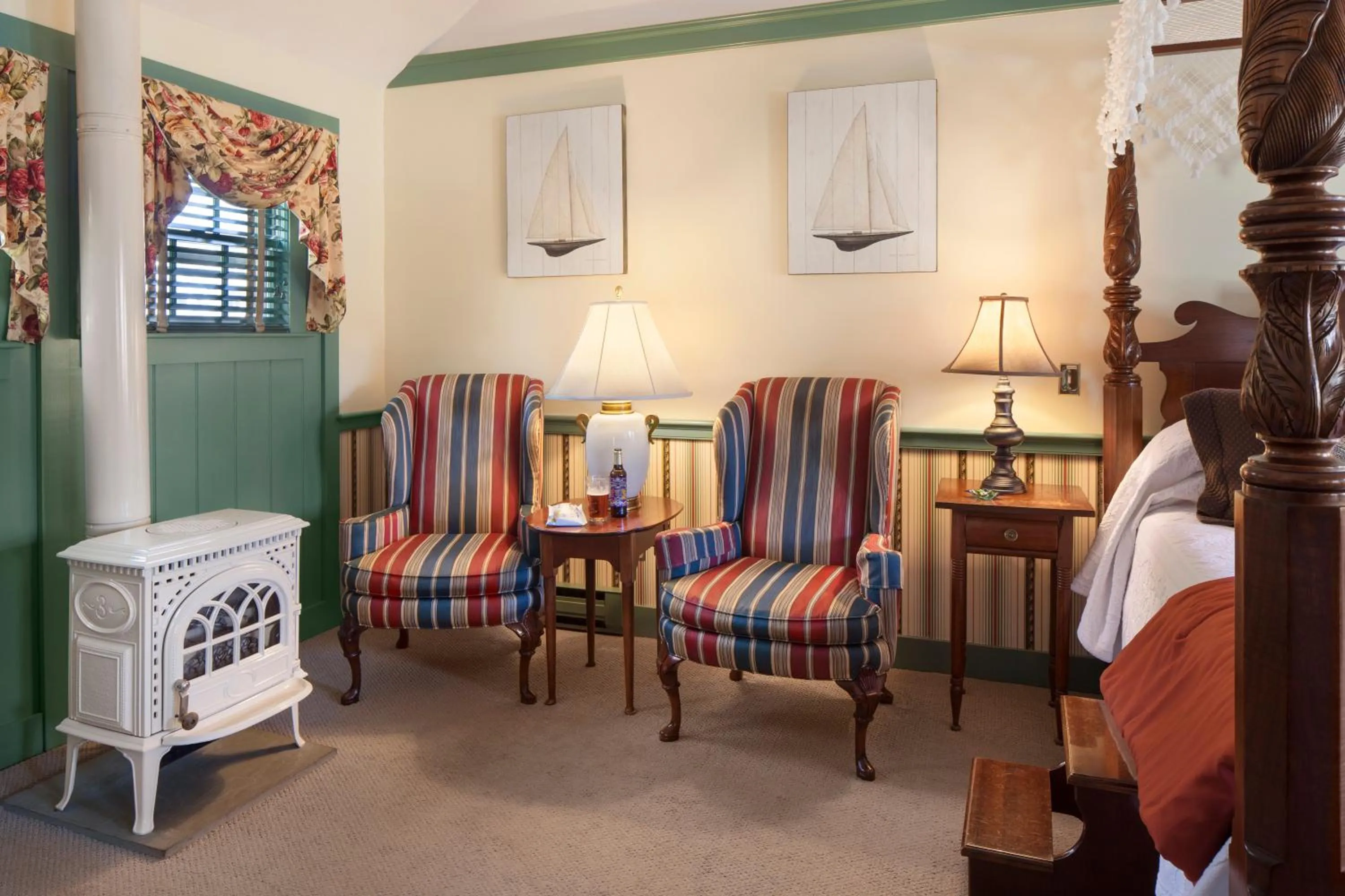 Seating area in Captain's House Inn