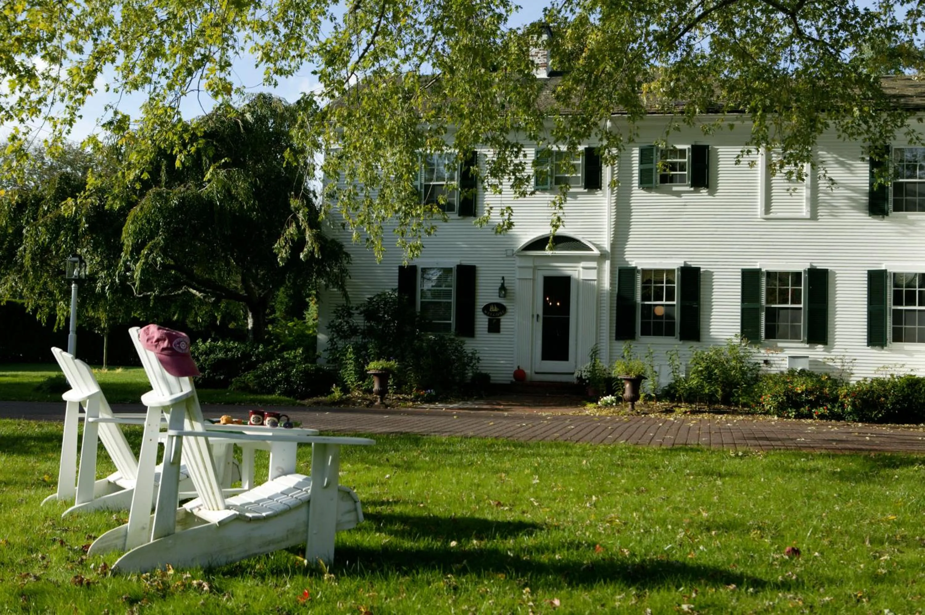 Facade/entrance in Captain's House Inn