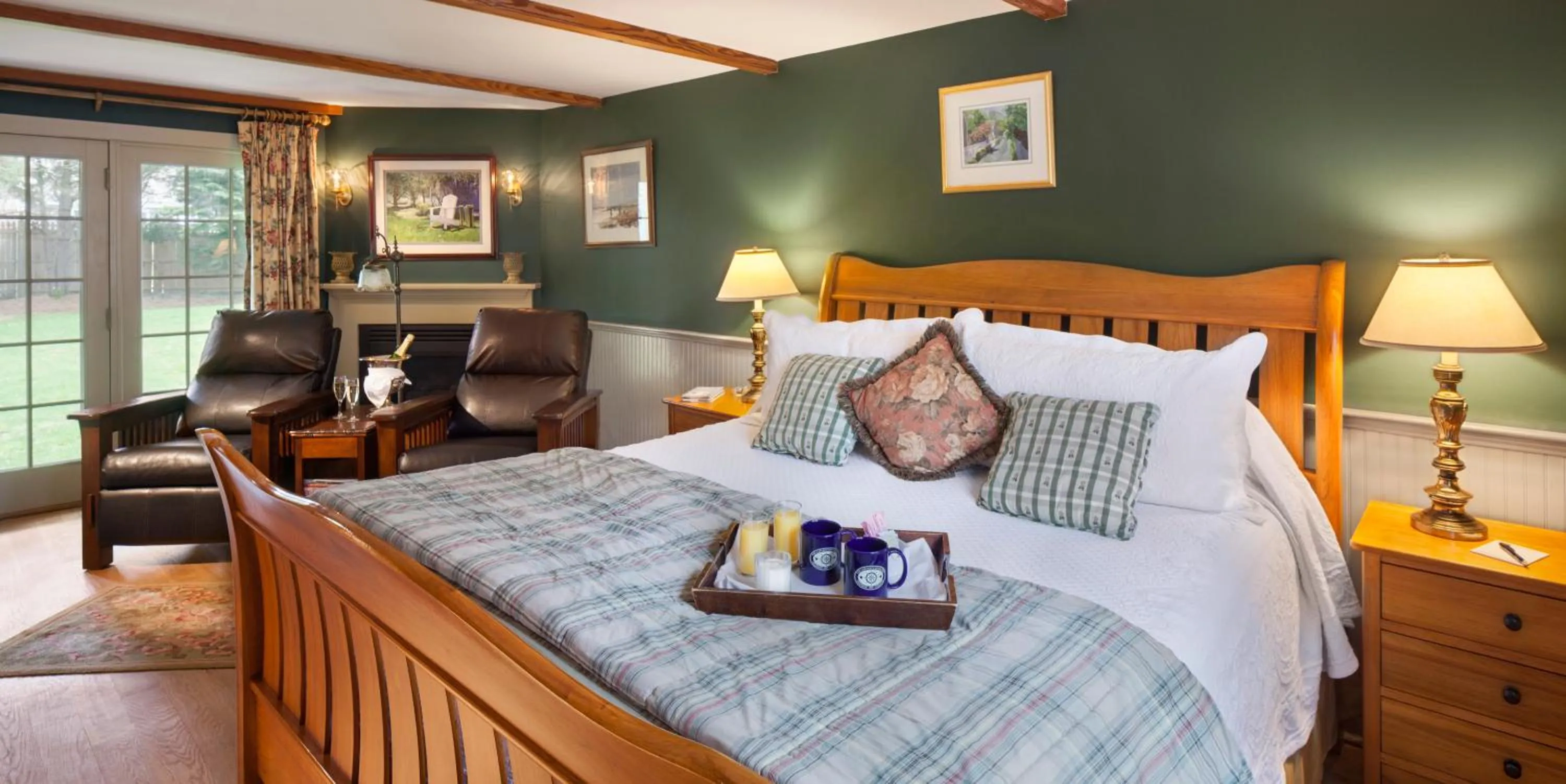 Bed in Captain's House Inn