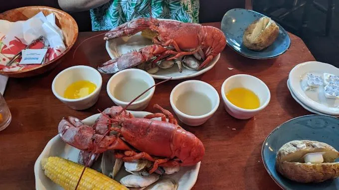 Restaurant/places to eat in Captain's House Inn