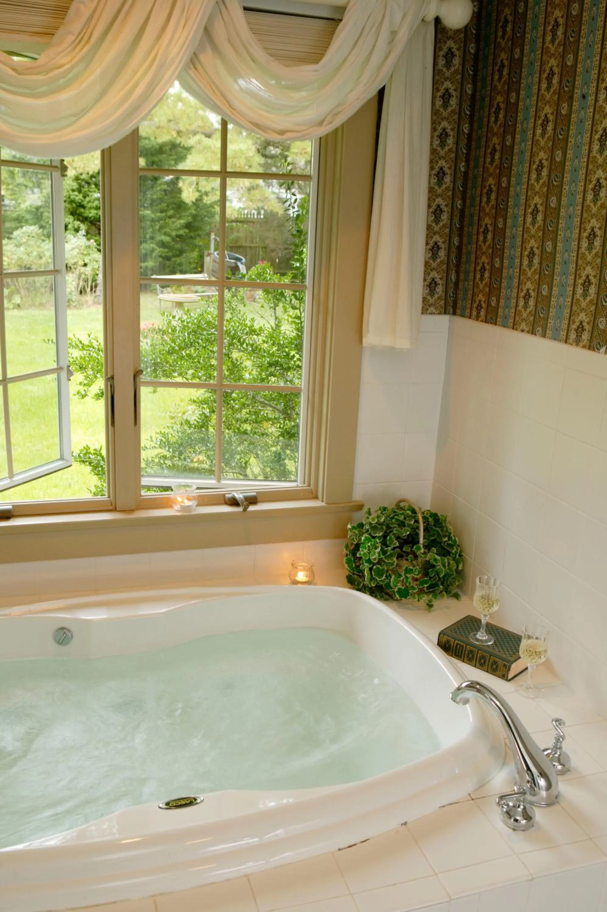 Bathroom in Captain's House Inn