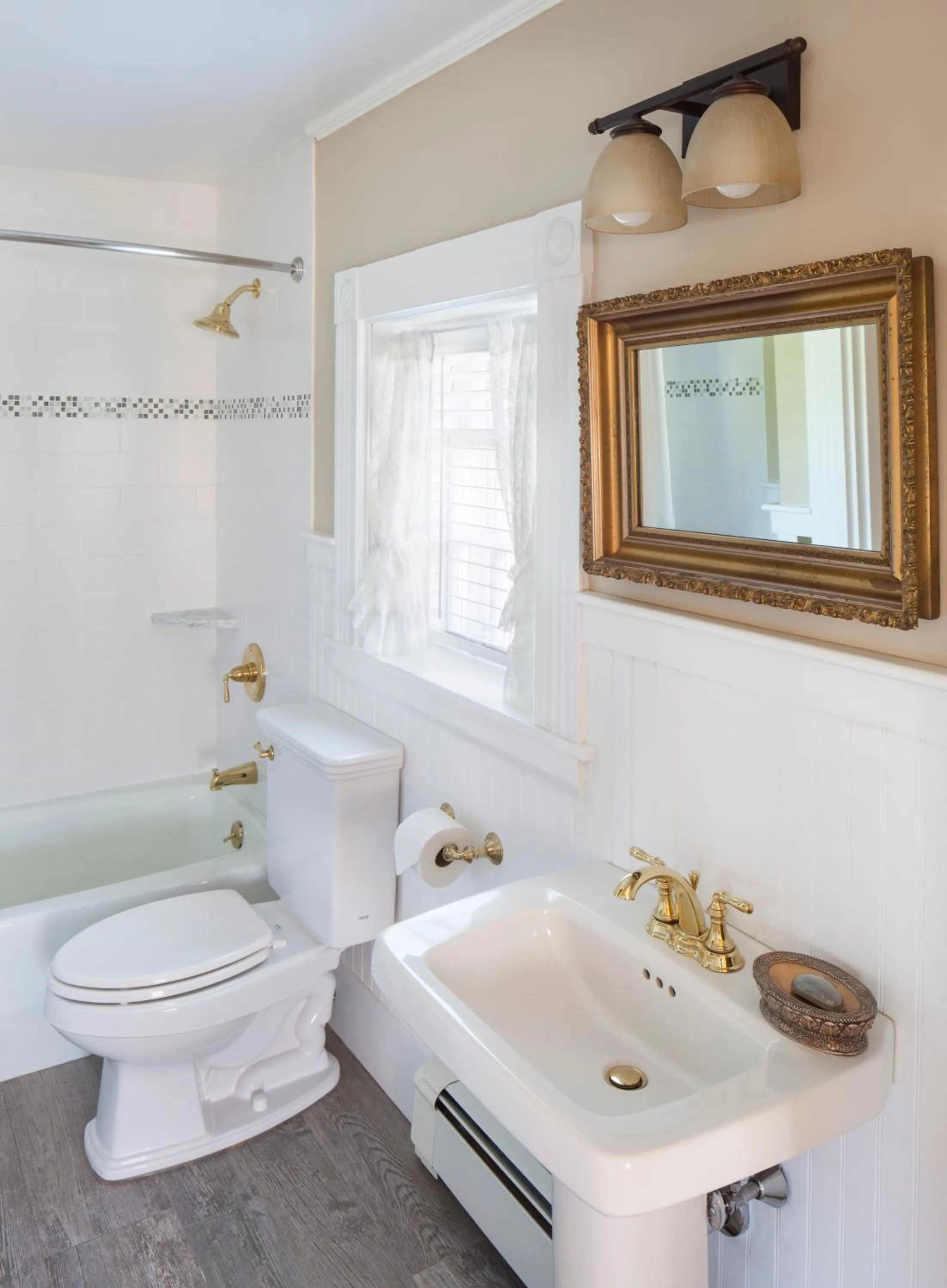 Bathroom in Captain's House Inn