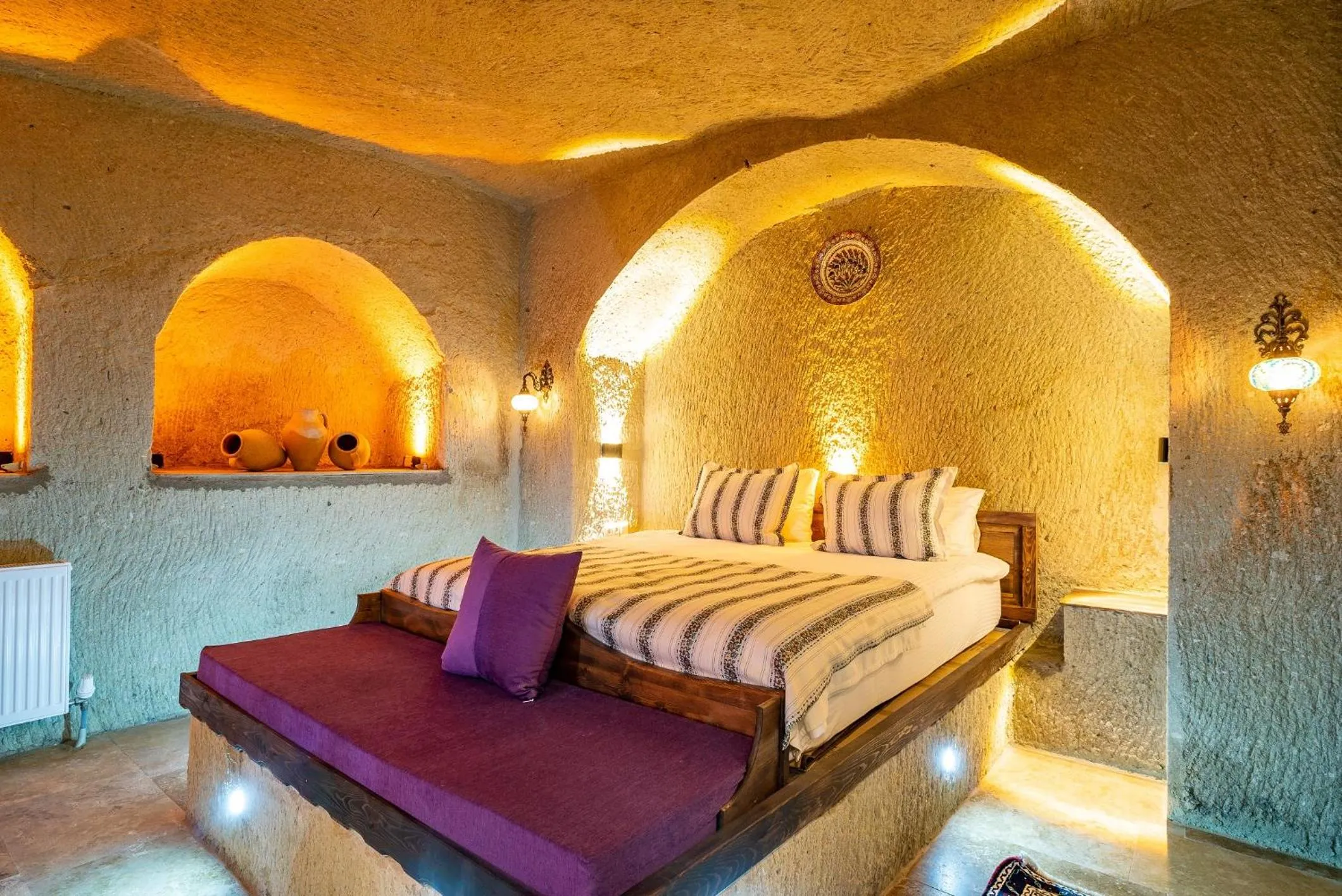 Bed in CAPPANAR CAVE HOTEL