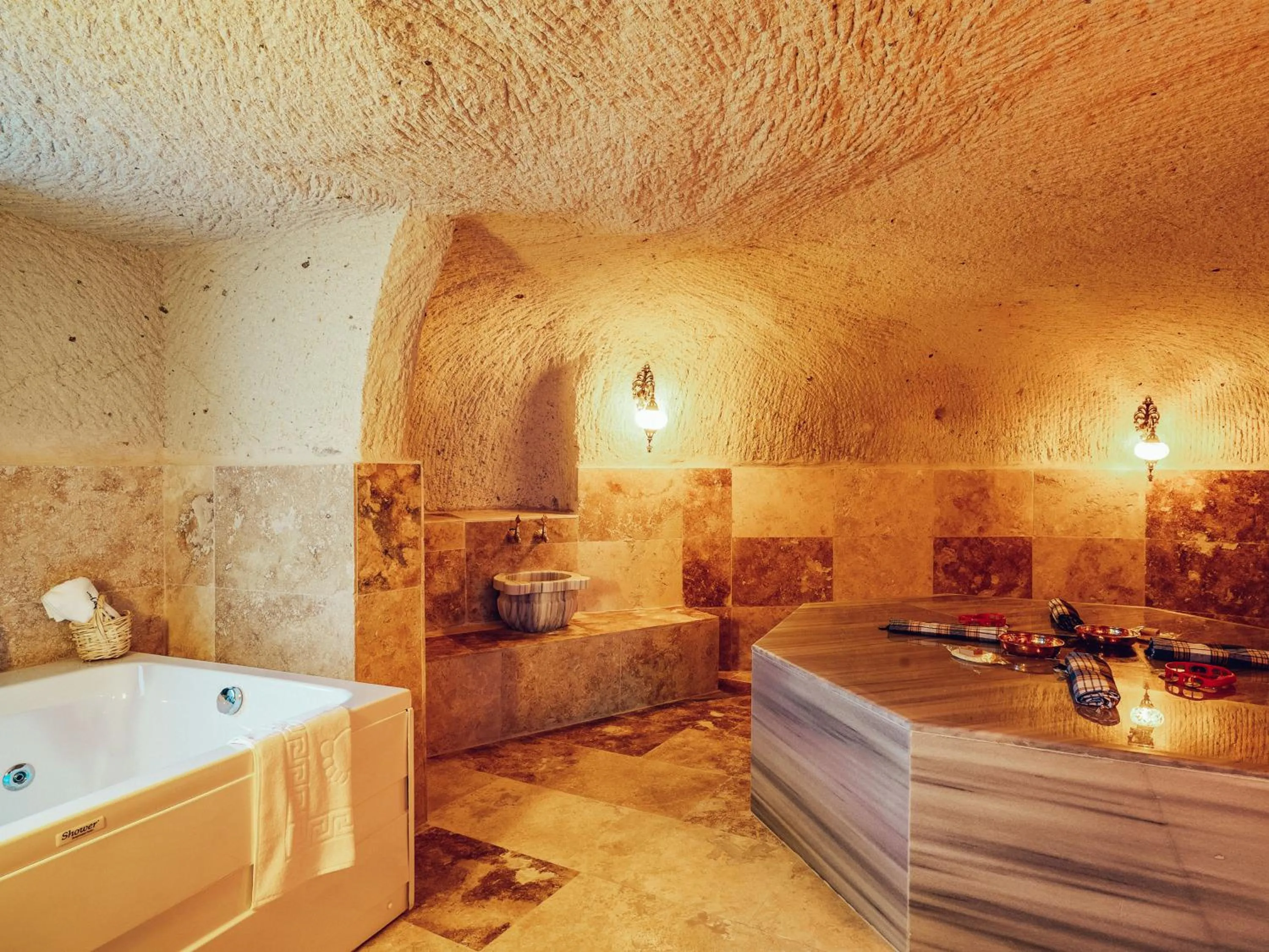 Public Bath in Cappanar Cave Hotel