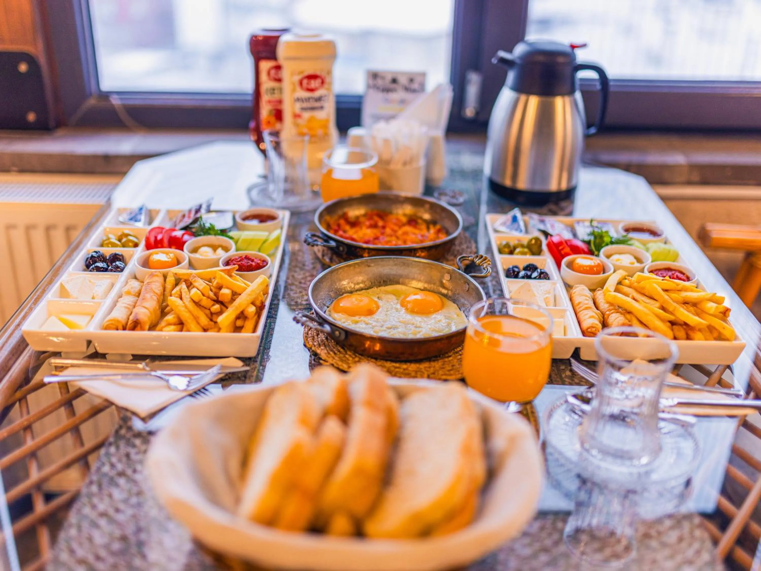 Food and drinks in Cappanar Cave Hotel