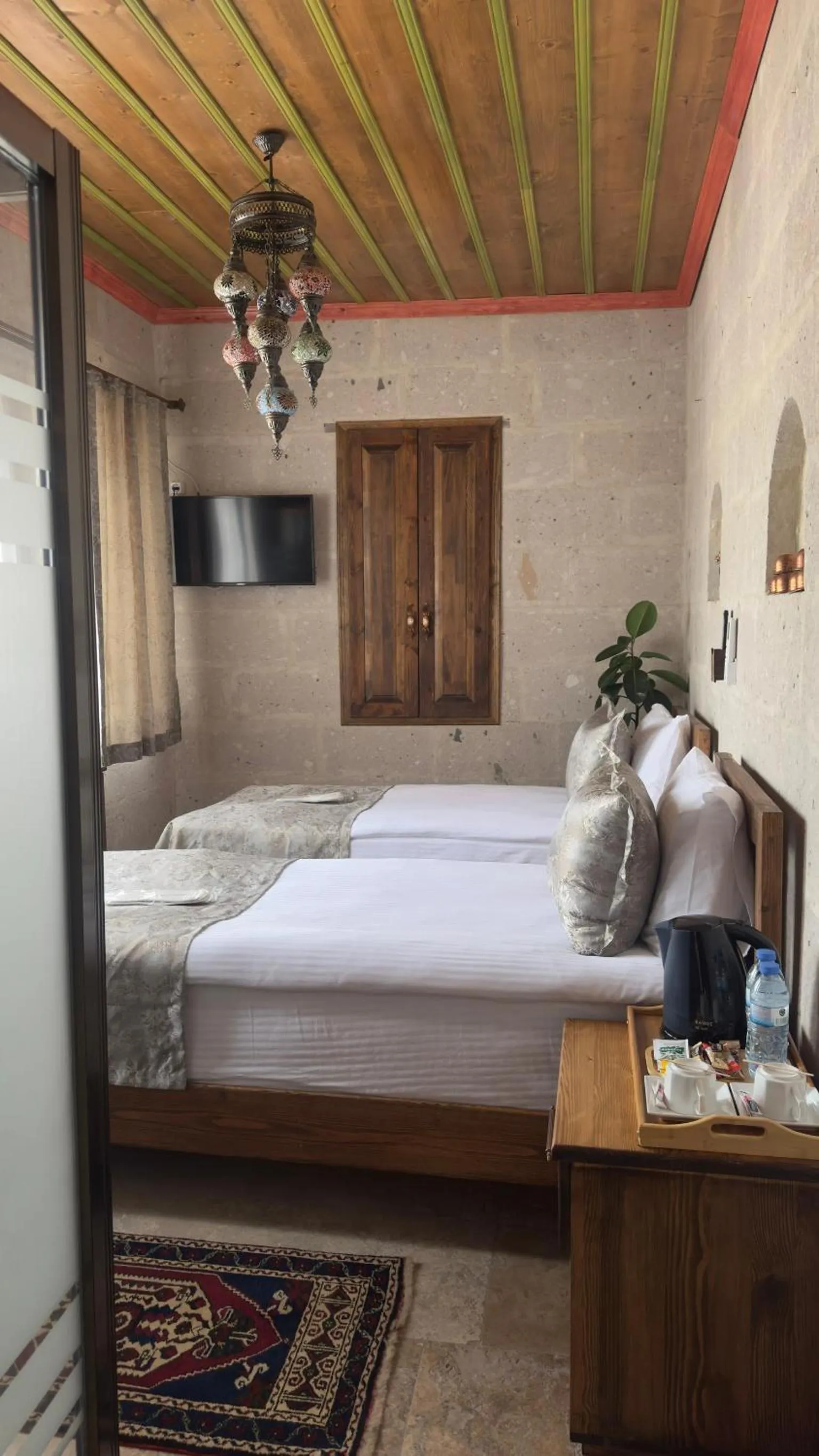 wardrobe, Bed in CAPPANAR CAVE HOTEL