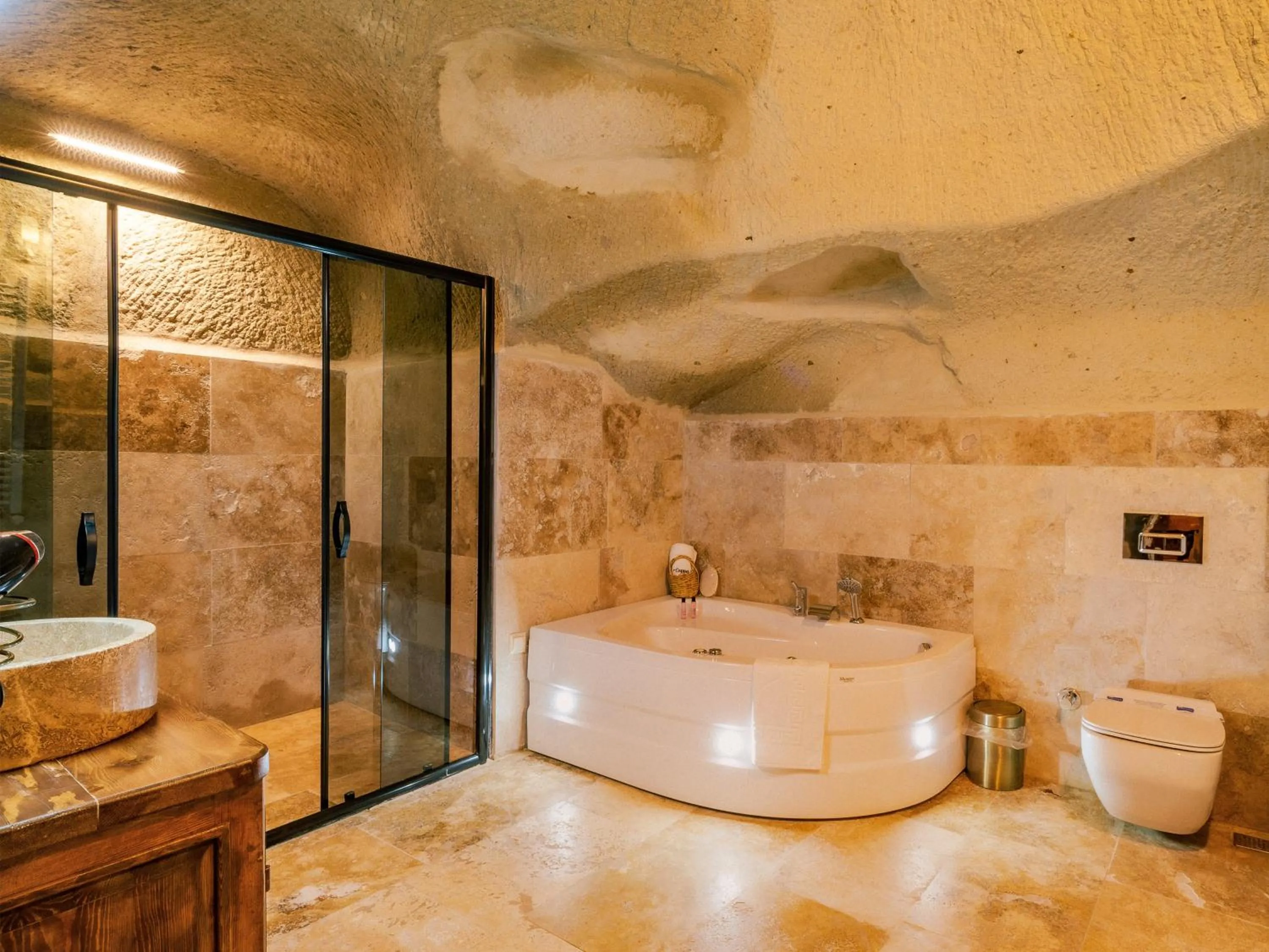 Shower in Cappanar Cave Hotel