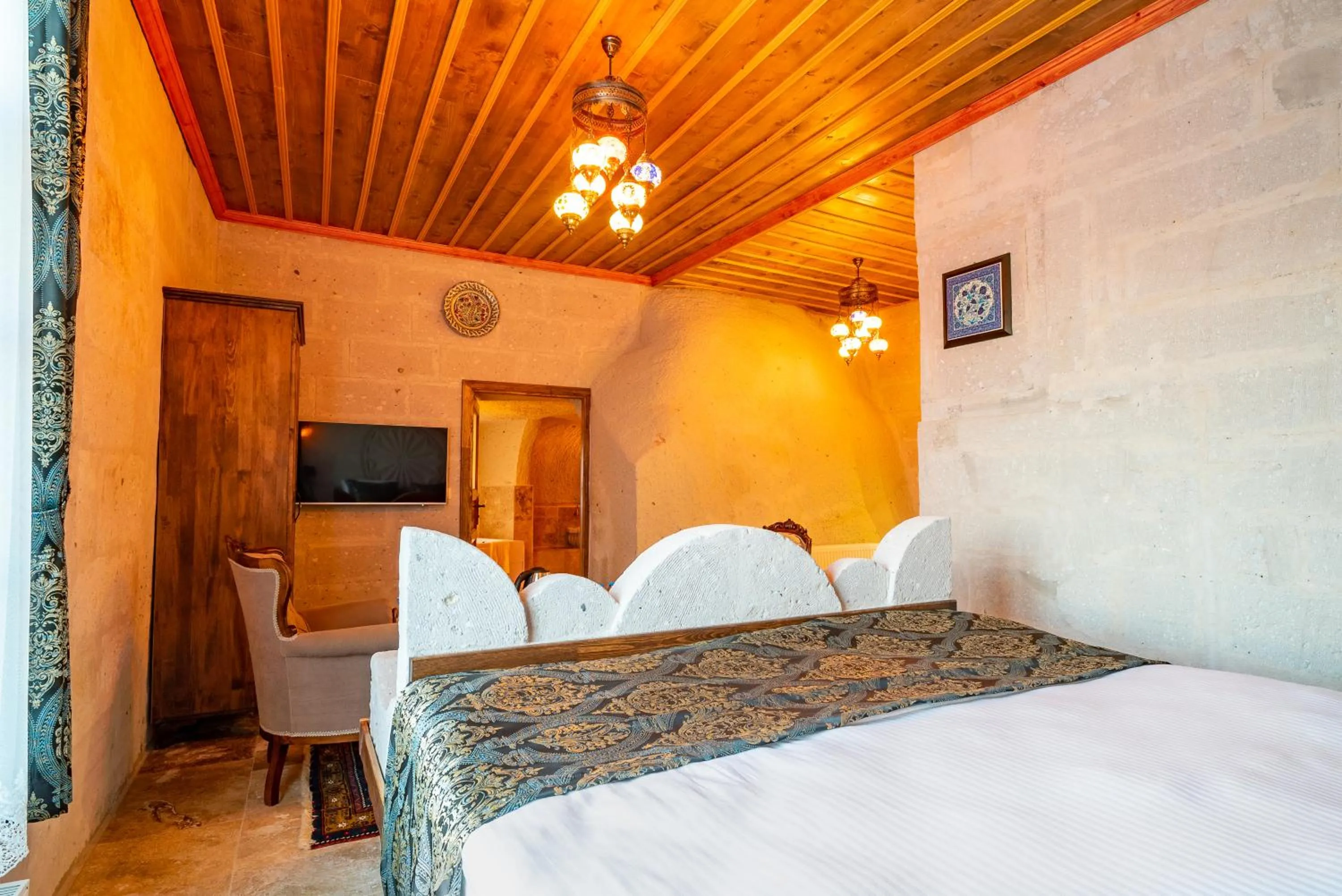 Bed in CAPPANAR CAVE HOTEL