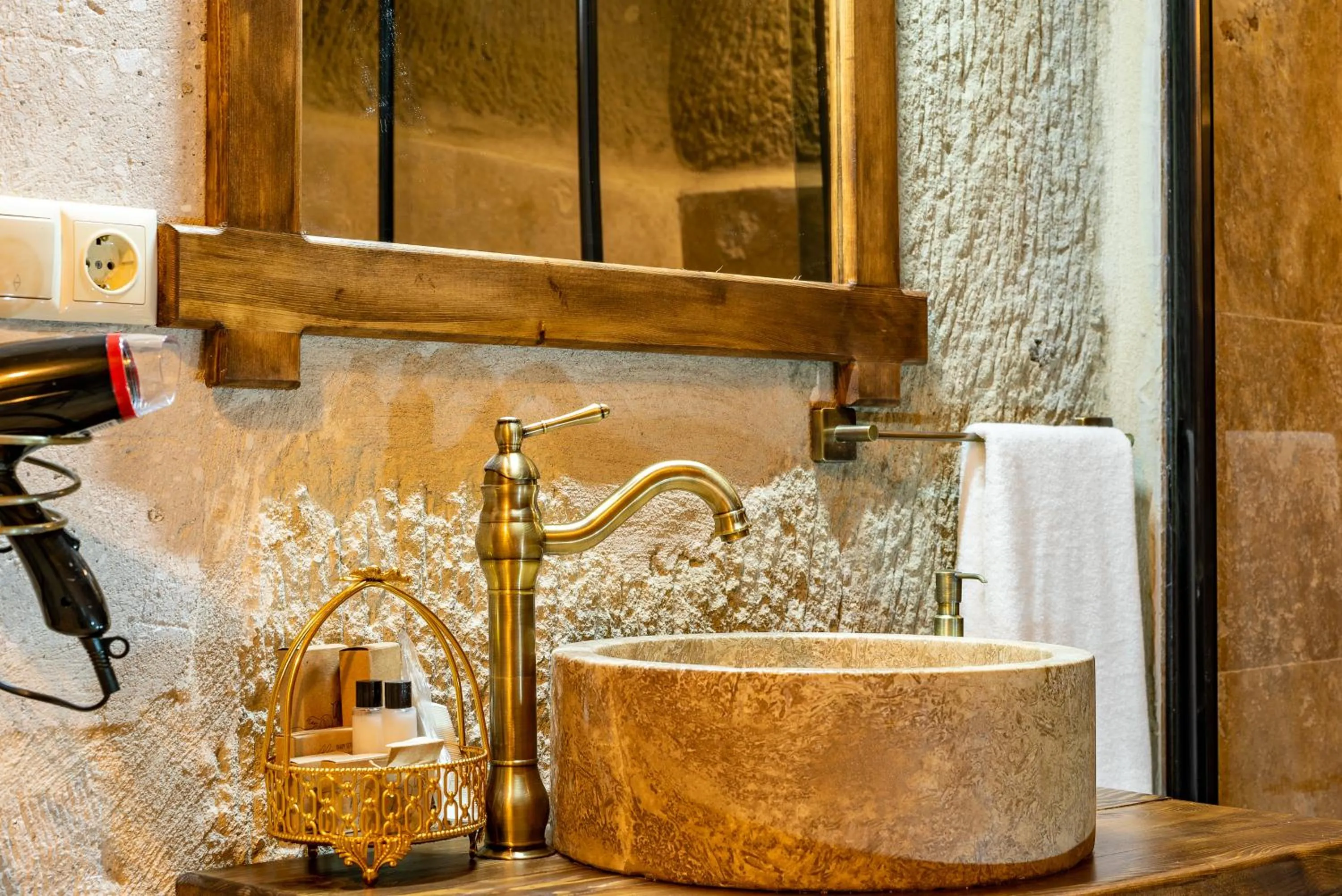 Bathroom in CAPPANAR CAVE HOTEL