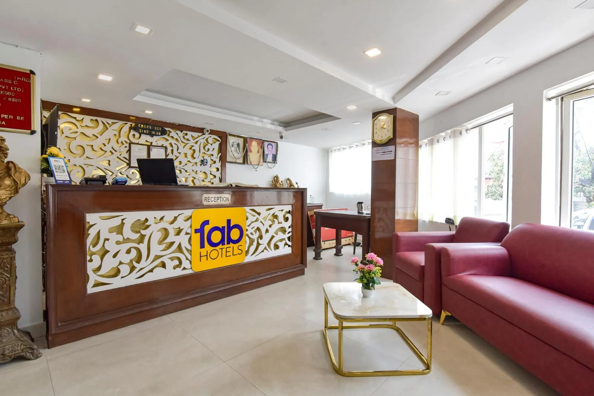 Lobby or reception in FabHotel Sikka Royal Classic - Mall road