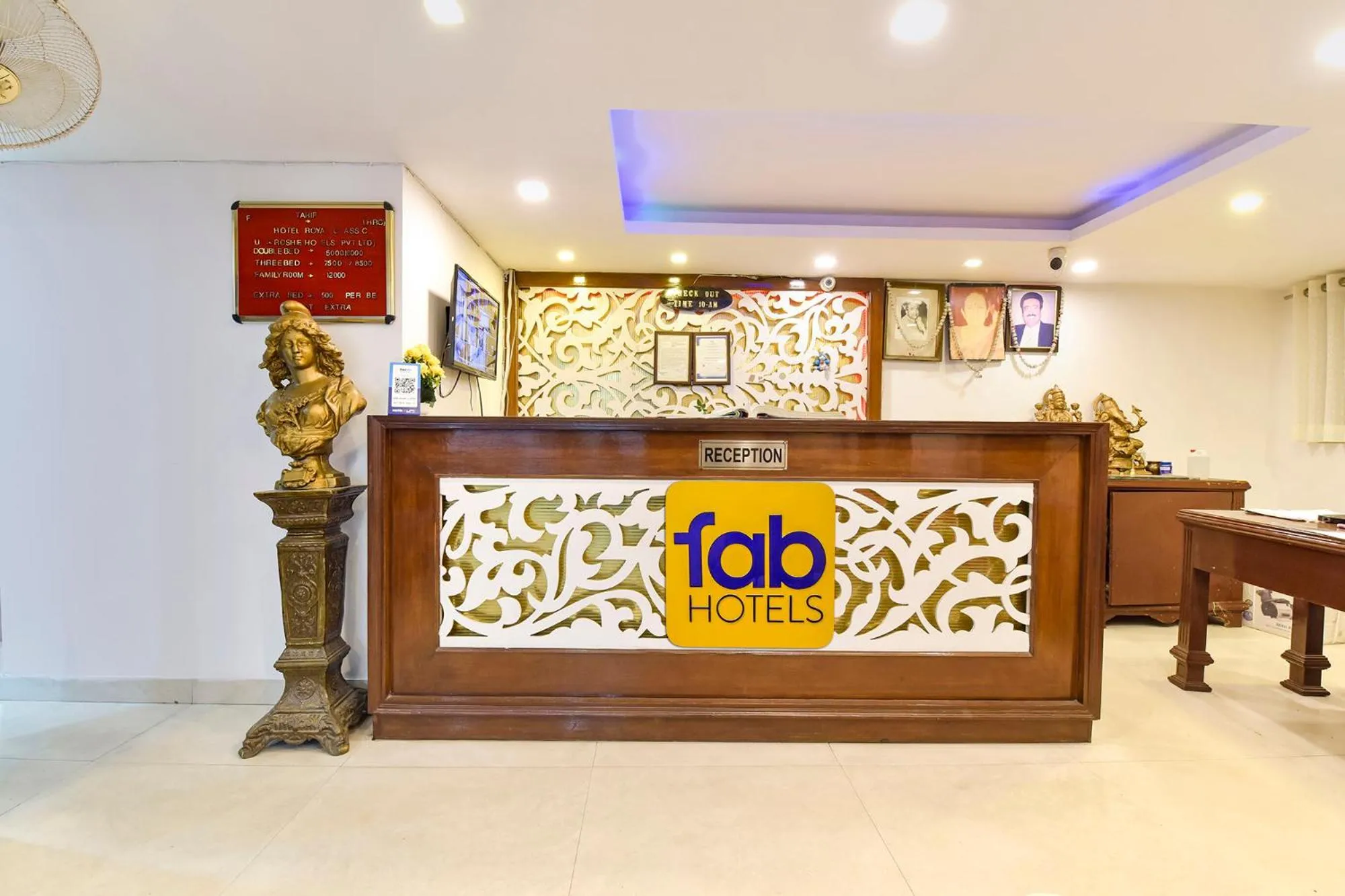 Lobby or reception in FabHotel Sikka Royal Classic - Mall road