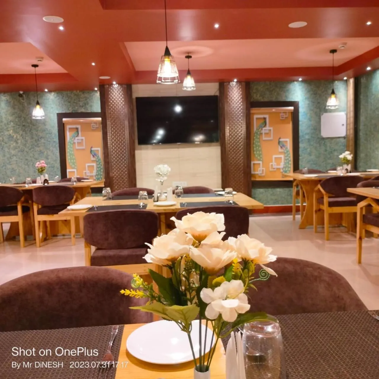 Restaurant/places to eat in karisma premium