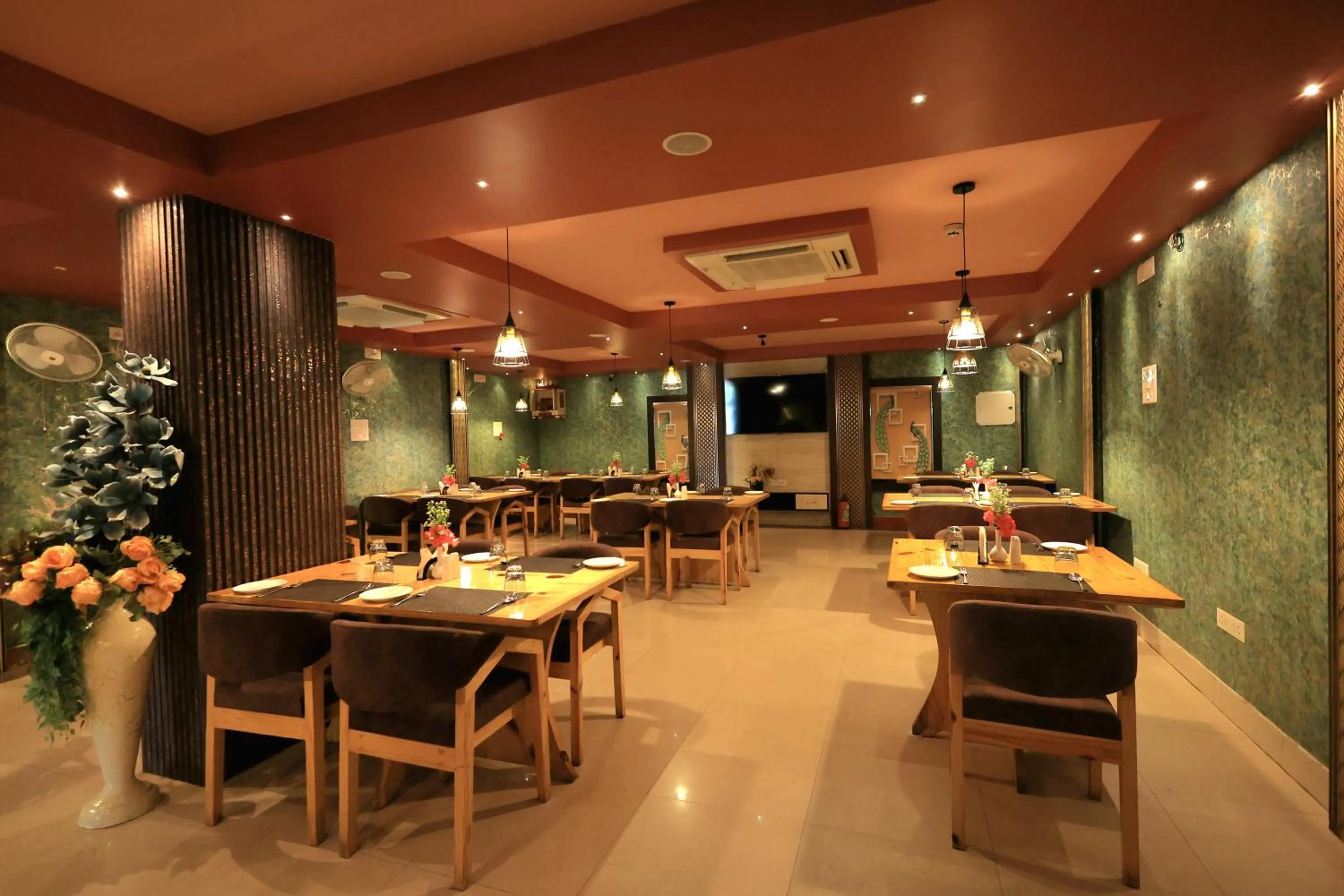 Restaurant/places to eat in karisma premium