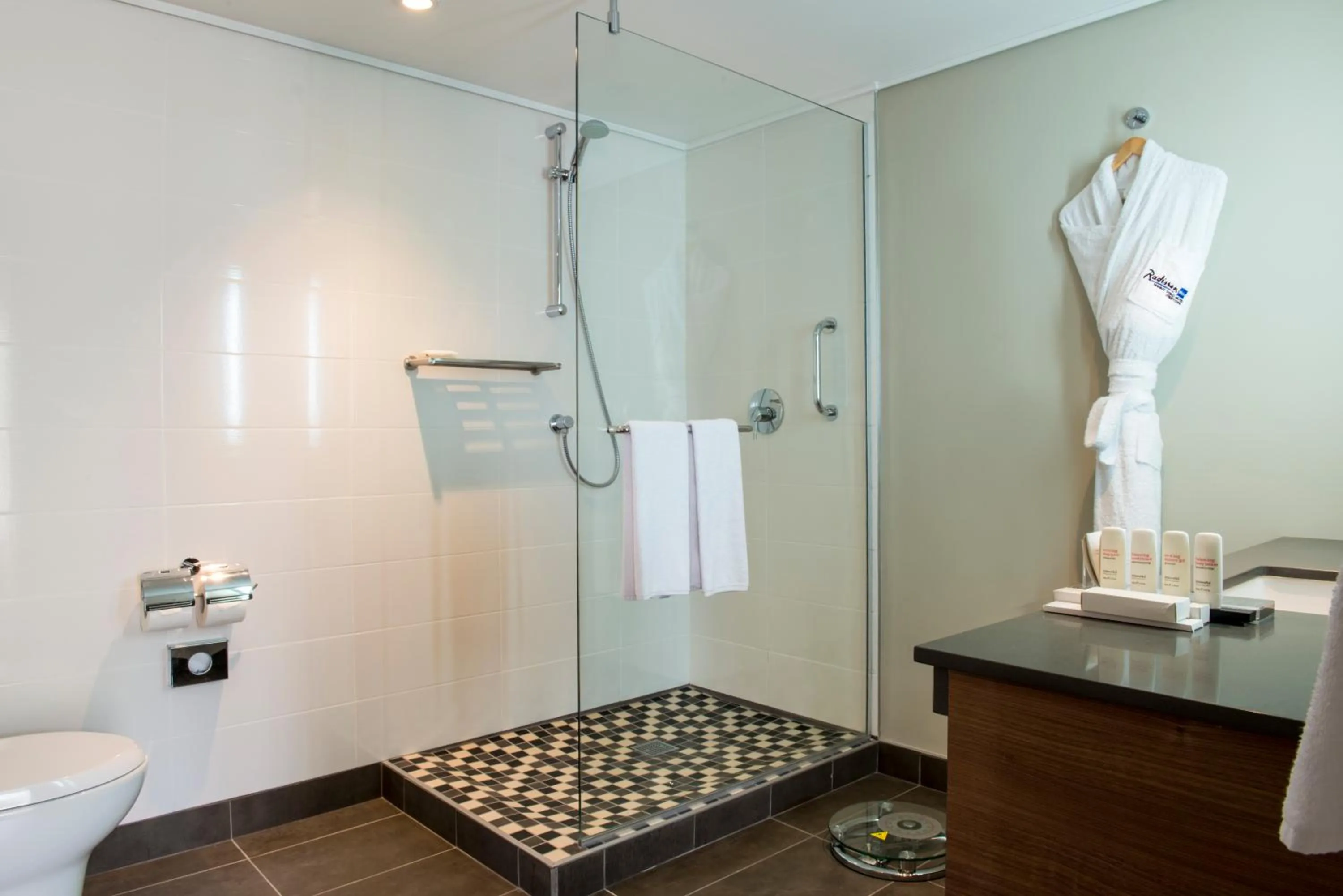 Bathroom in Radisson Blu Mammy Yoko Hotel