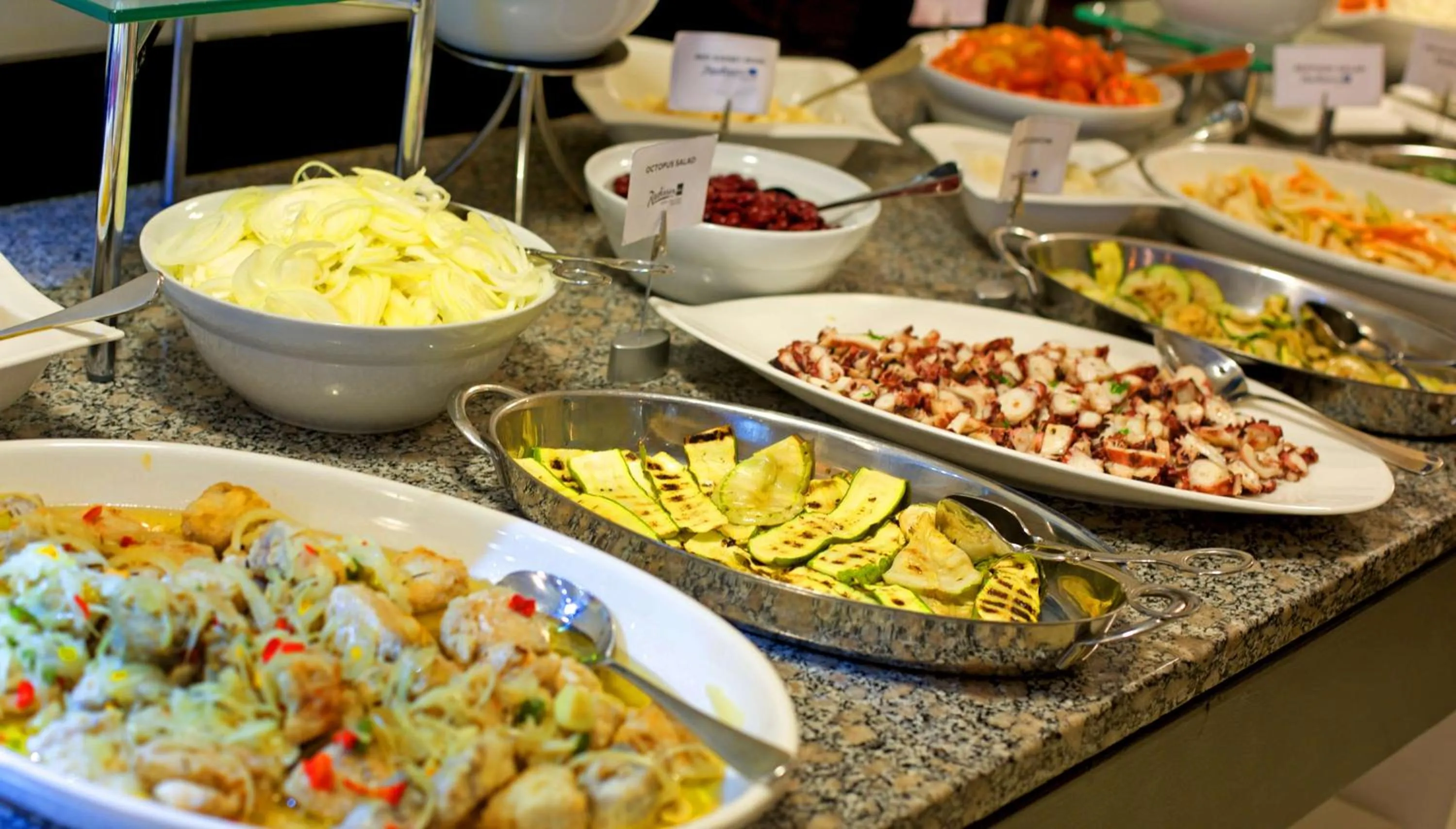 Restaurant/places to eat in Radisson Blu Mammy Yoko Hotel