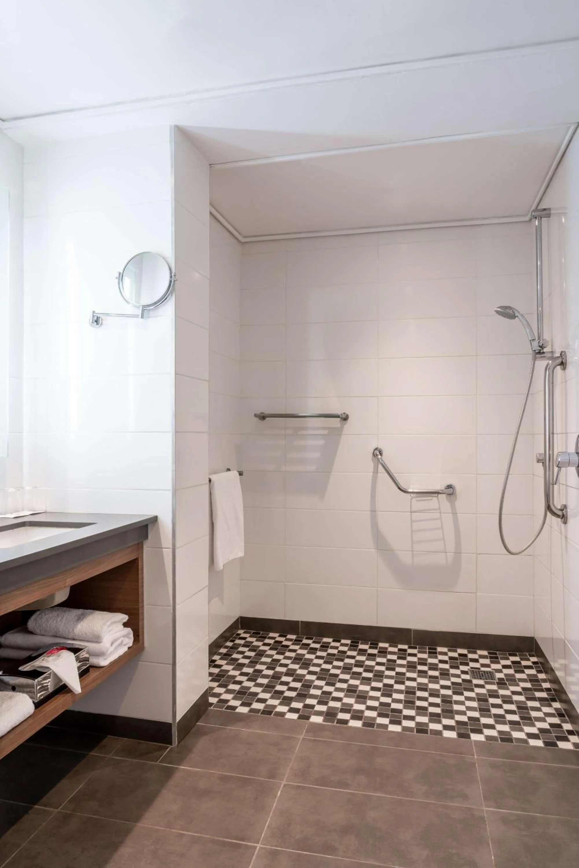 Bathroom in Radisson Blu Mammy Yoko Hotel