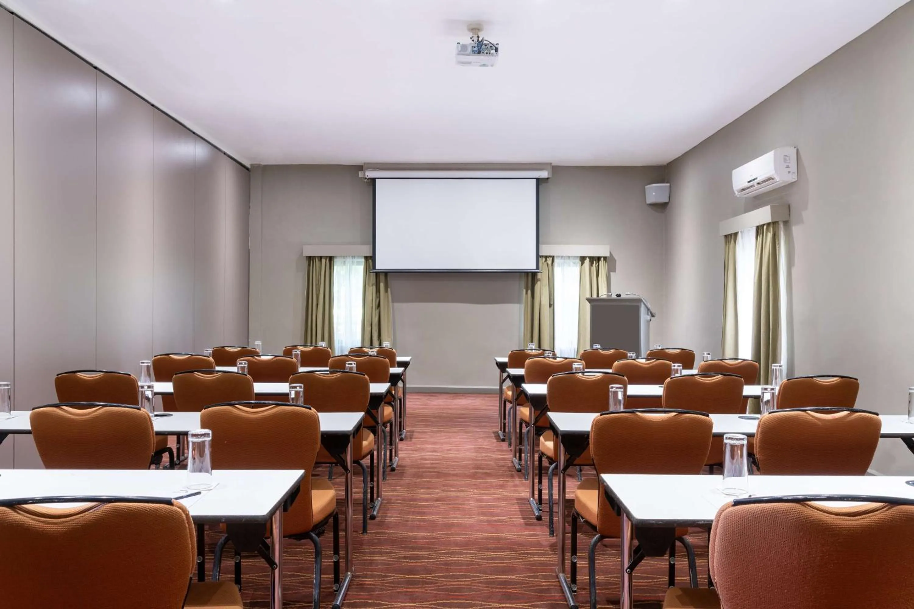 Business facilities in Radisson Blu Mammy Yoko Hotel