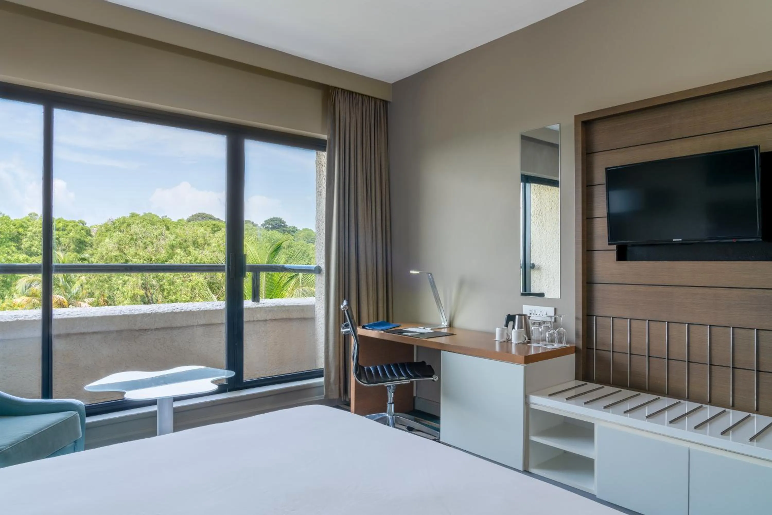 Communal lounge/ TV room, Bed in Radisson Blu Mammy Yoko Hotel