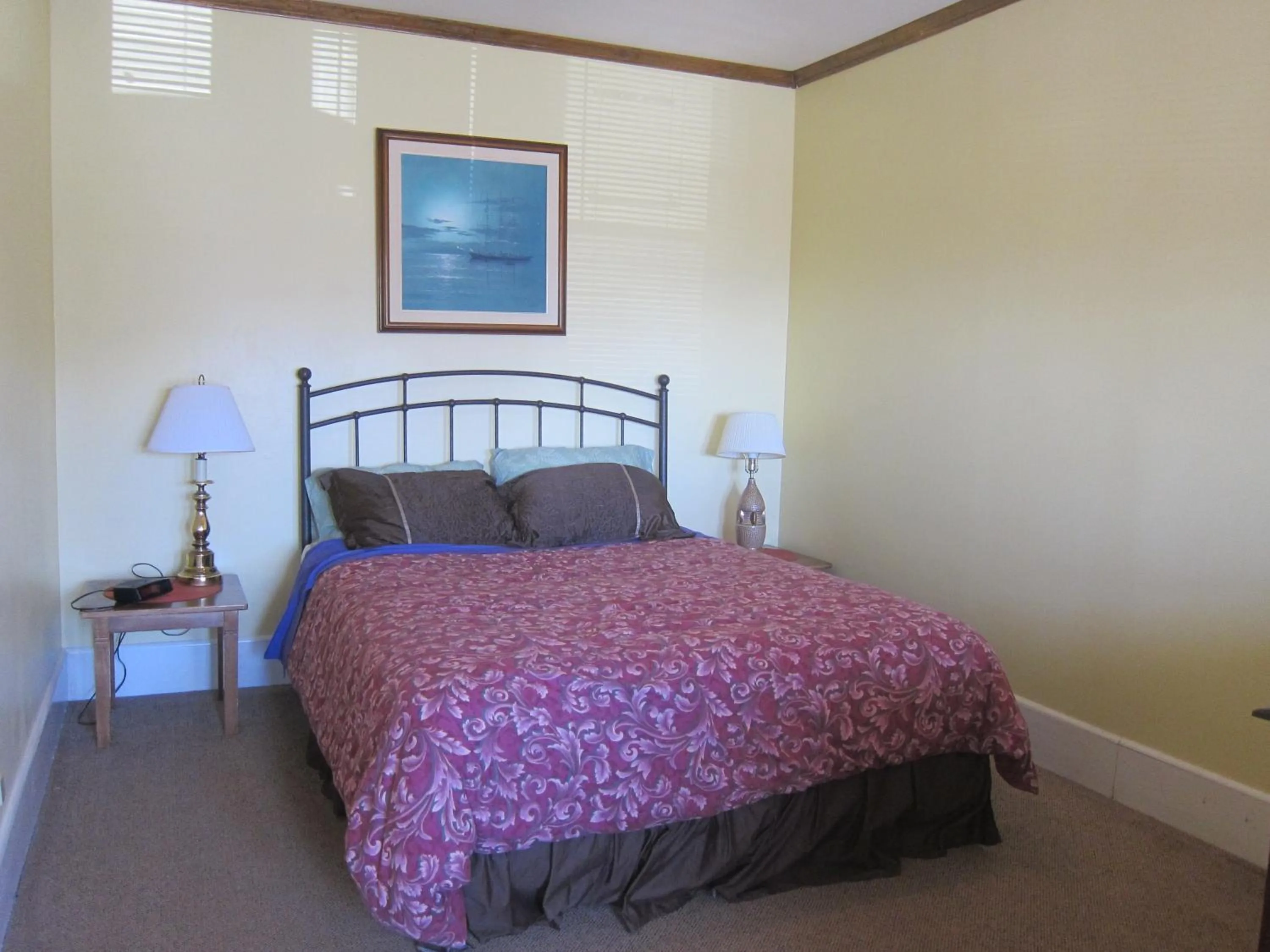 Bed in Salmon River Country Inn