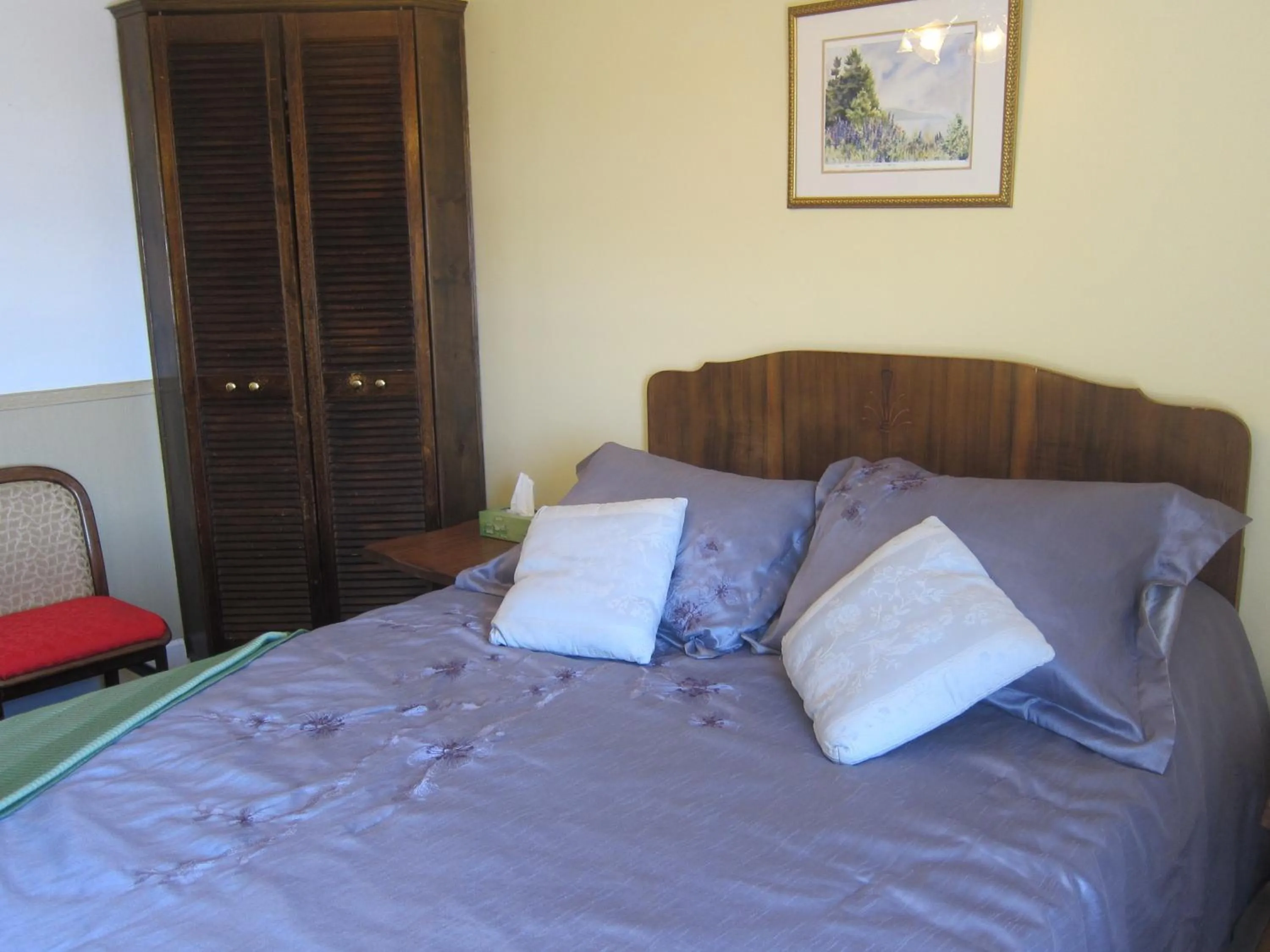 Bed in Salmon River Country Inn