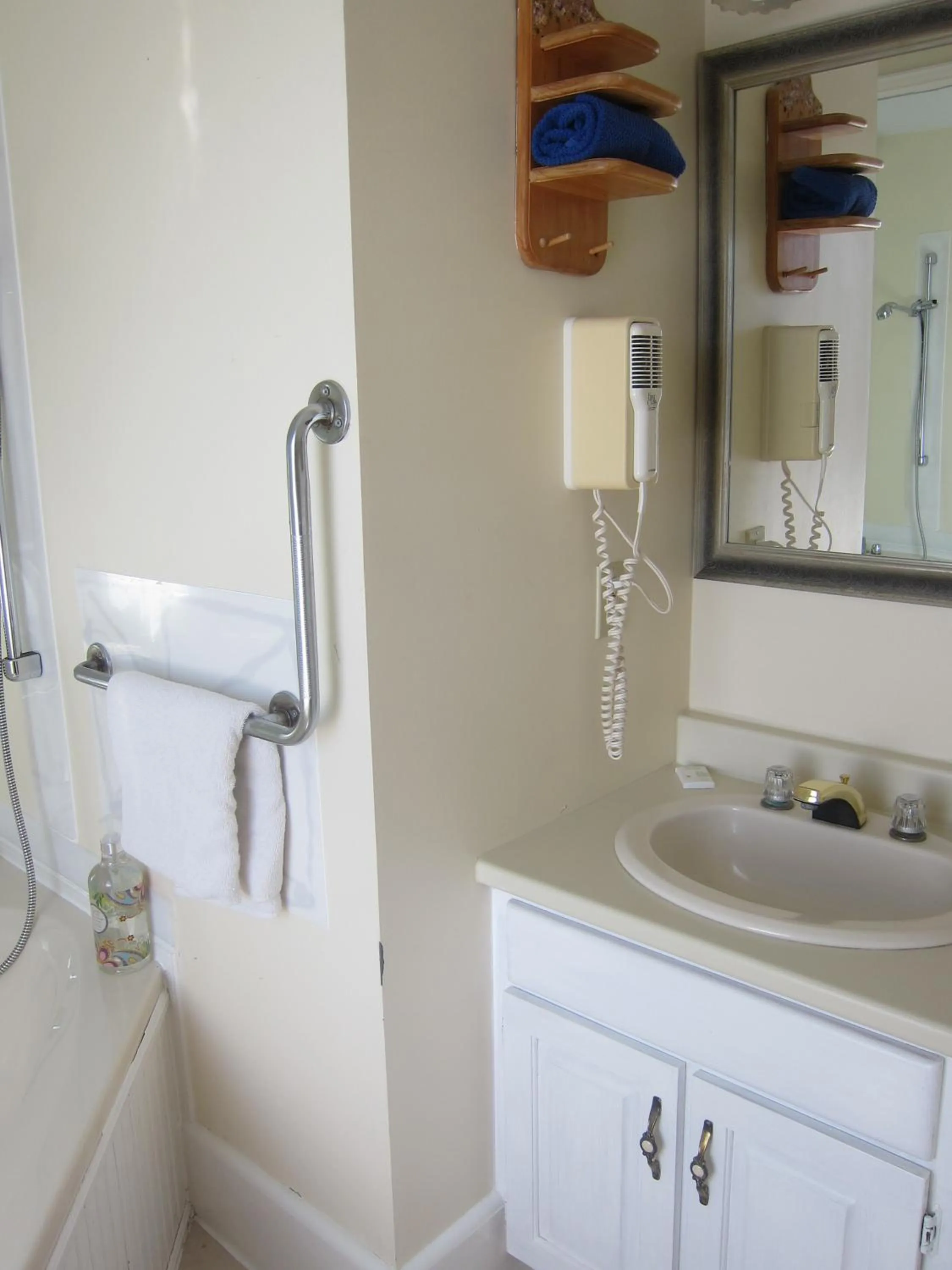 Bathroom in Salmon River Country Inn