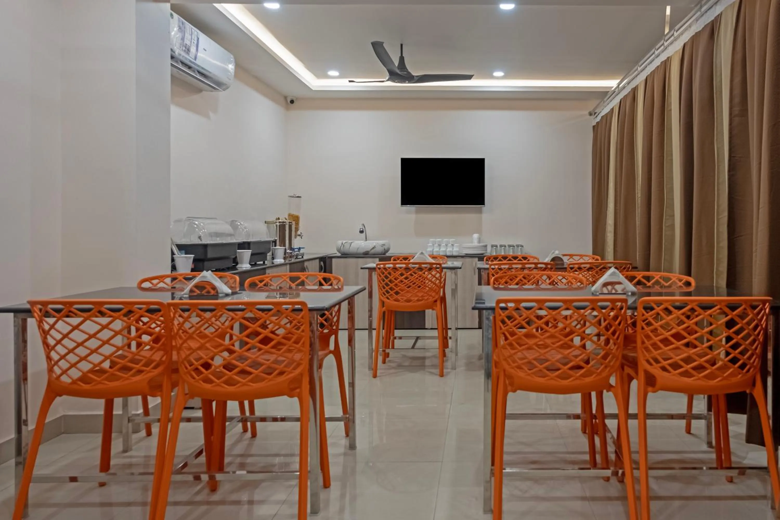 Restaurant/places to eat in Treebo Windsor Heights