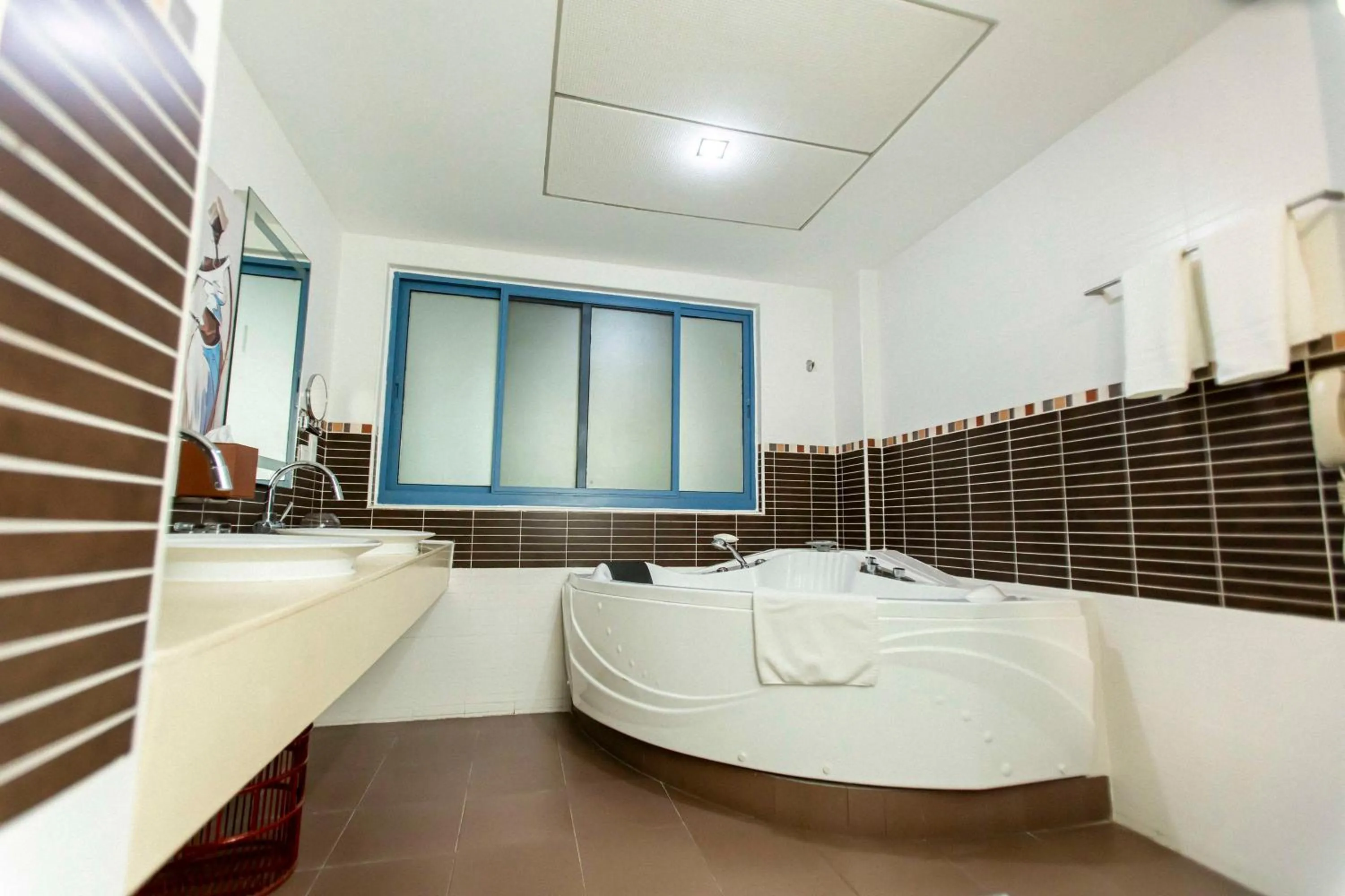 Bathroom, Bed in Best Western Premier Accra Airport Hotel