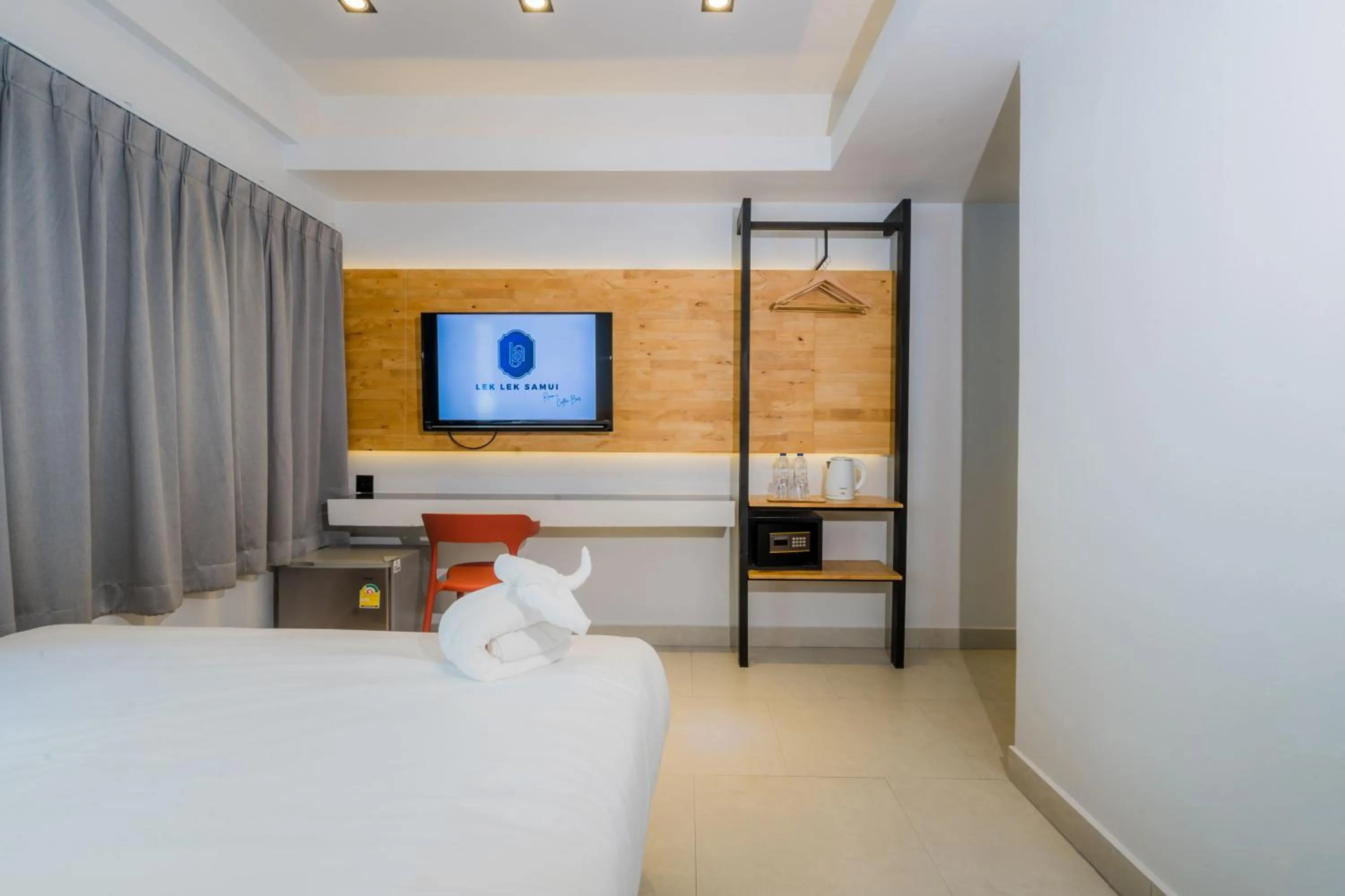 TV and multimedia, Bed in Lek Lek Samui Room X Coffee Bar