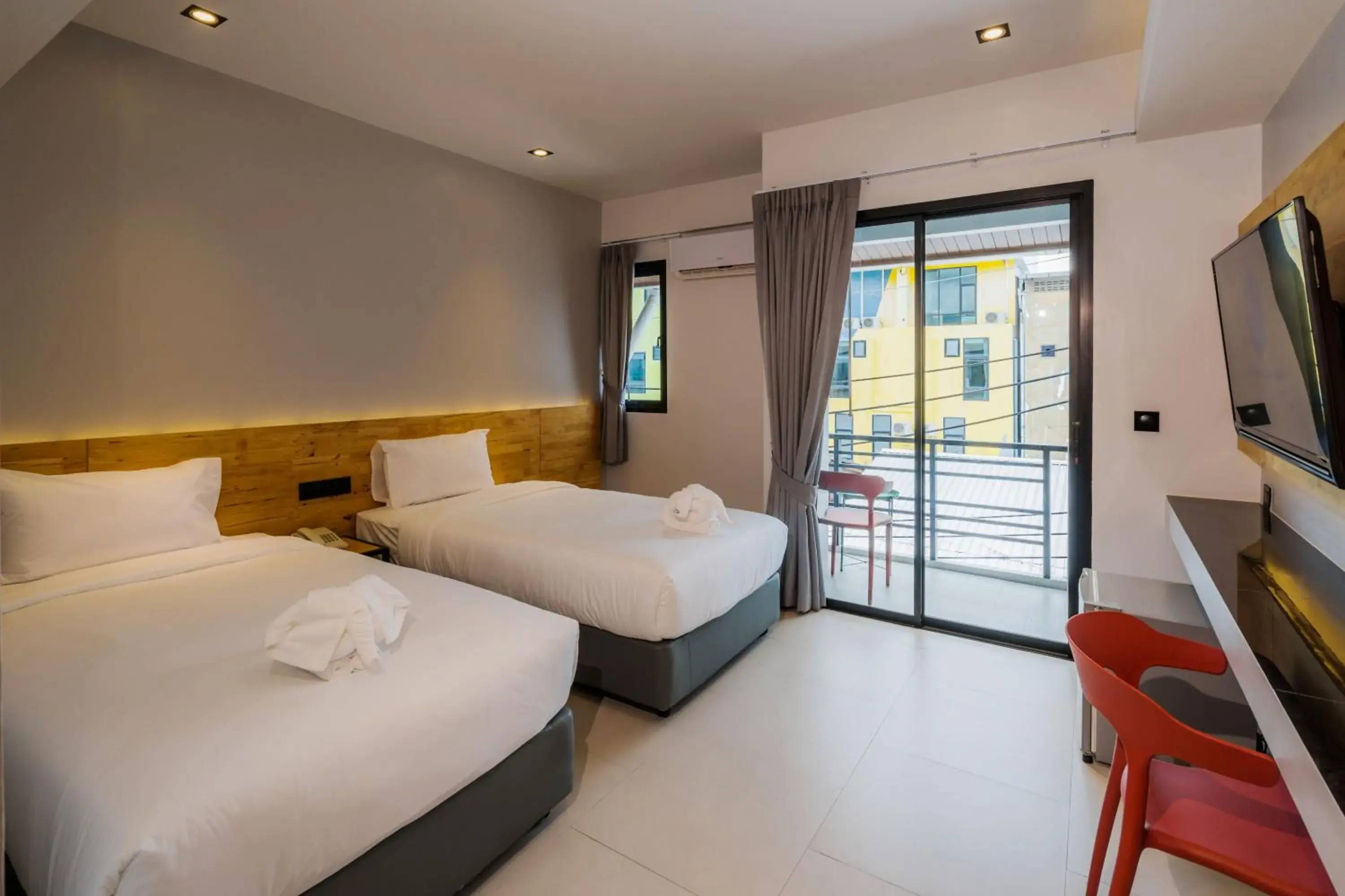 Twin Room with Balcony in Lek Lek Samui Room X Coffee Bar Twin Room with Balcony in Lek Lek Samui Room X Coffee Bar