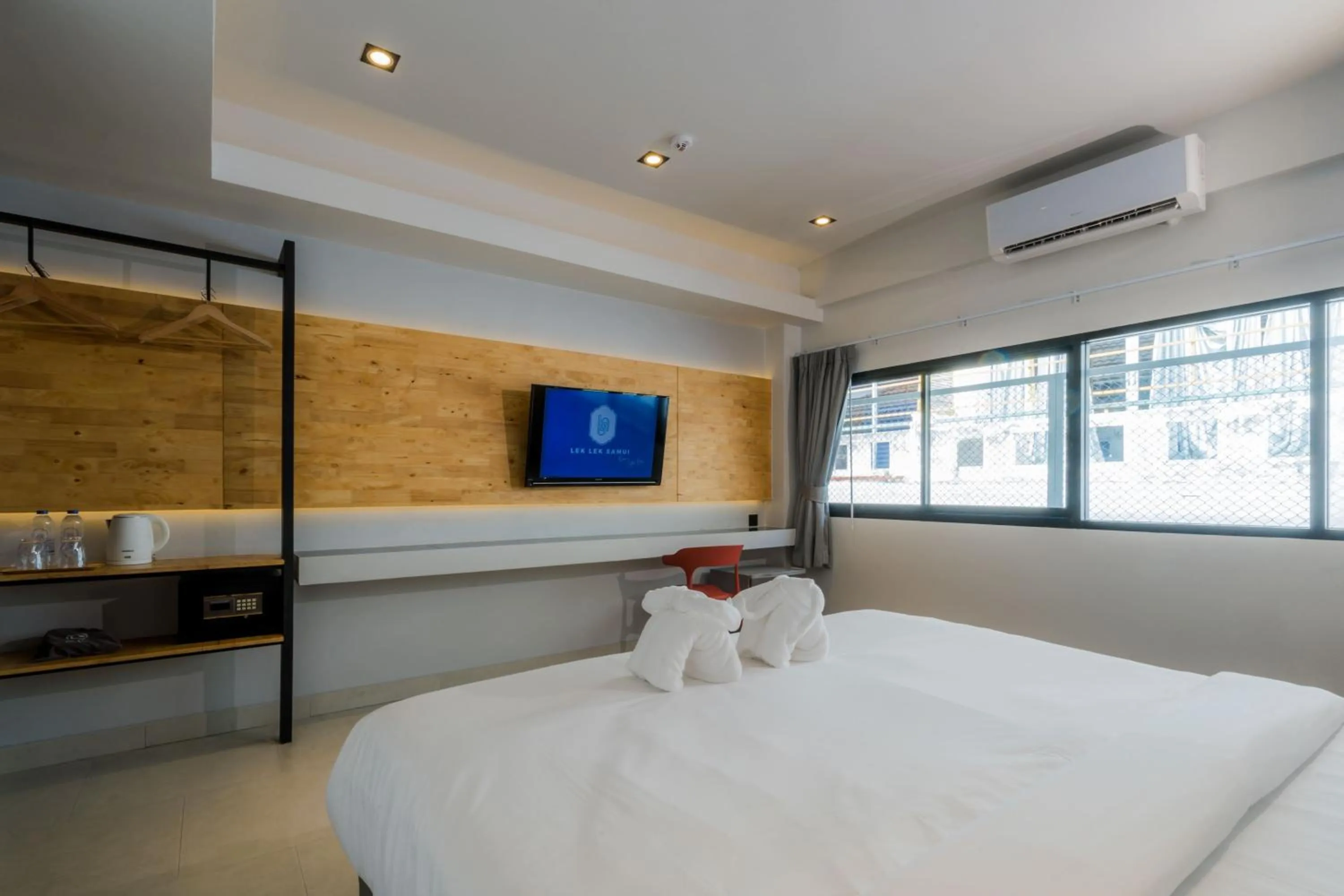 hair dresser, Bed in Lek Lek Samui Room X Coffee Bar