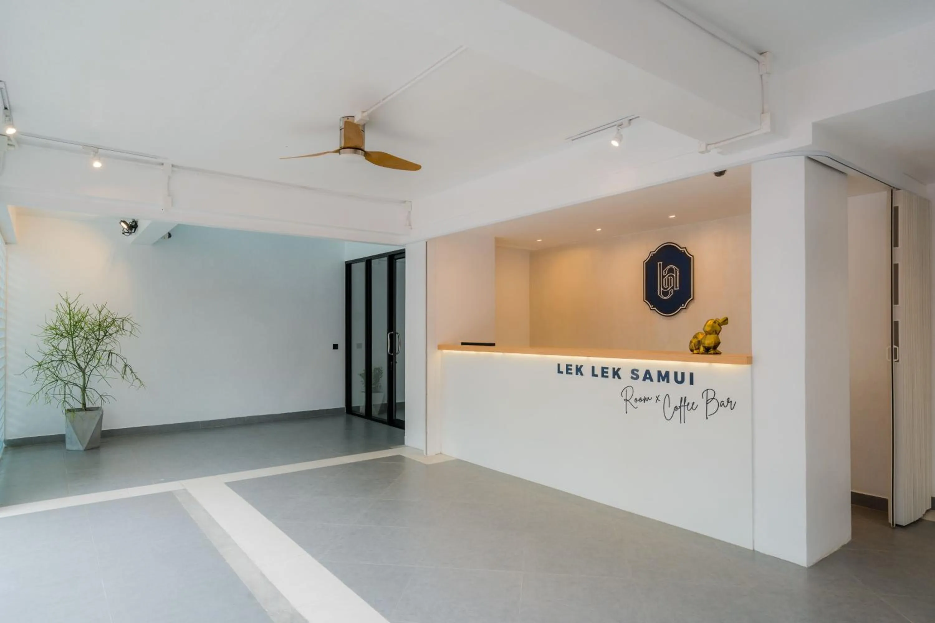 Lobby or reception in Lek Lek Samui Room X Coffee Bar