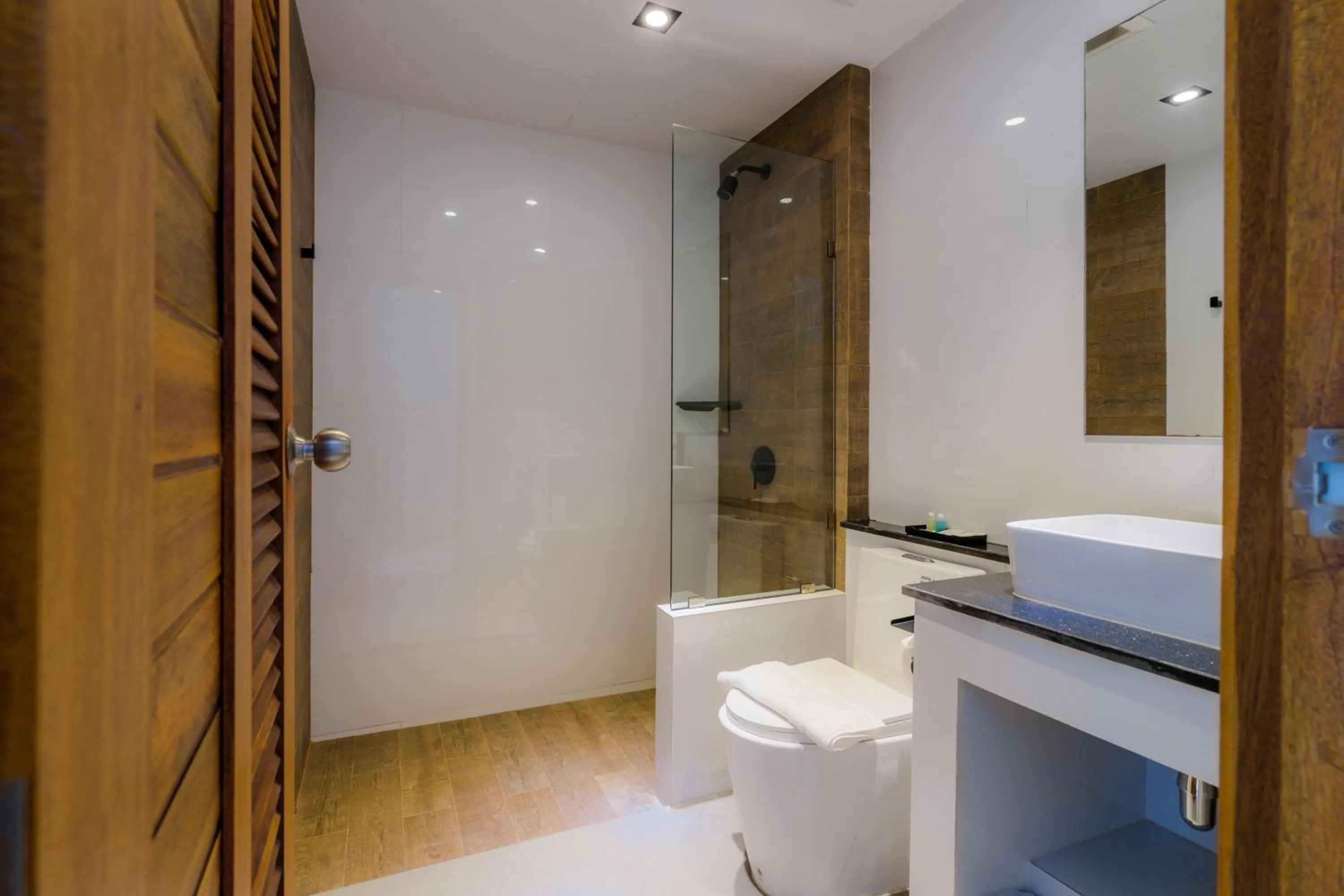 Toilet in Lek Lek Samui Room X Coffee Bar